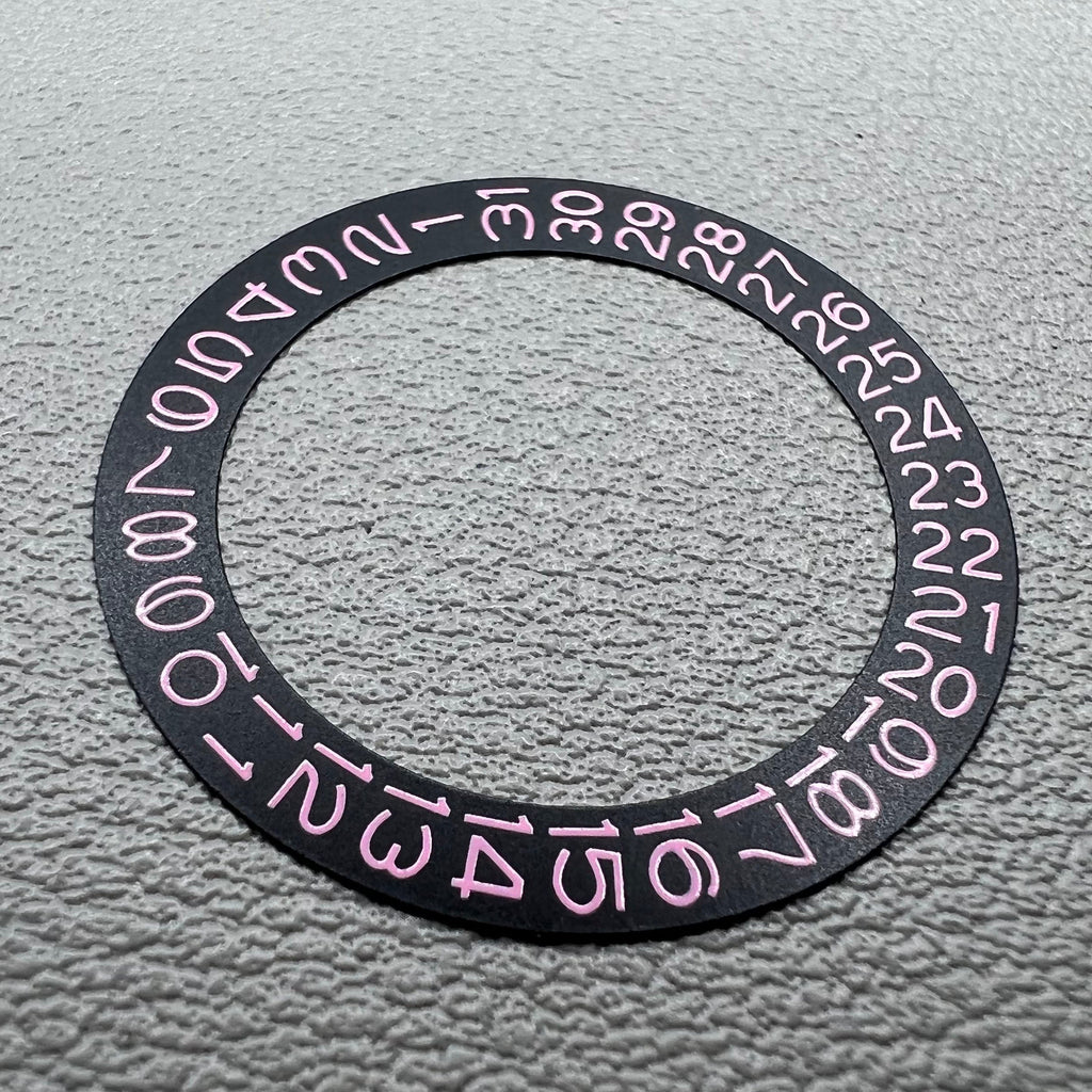 Black Background Light Pink Character Date Disk Date Wheel Overlay for NH35 NH36