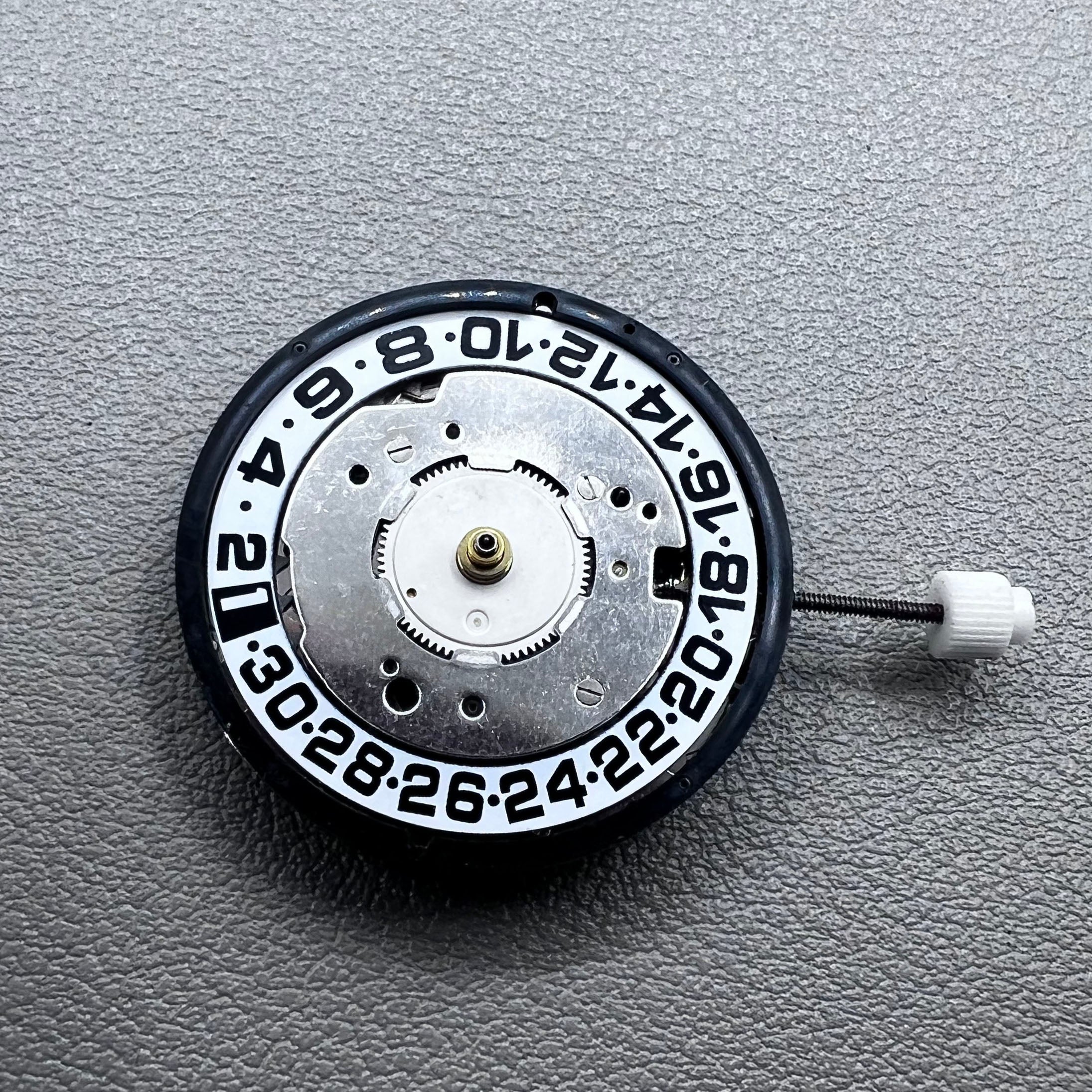 Swiss ISA 8176A 8176-1990 White Dial Watch Quartz Movement