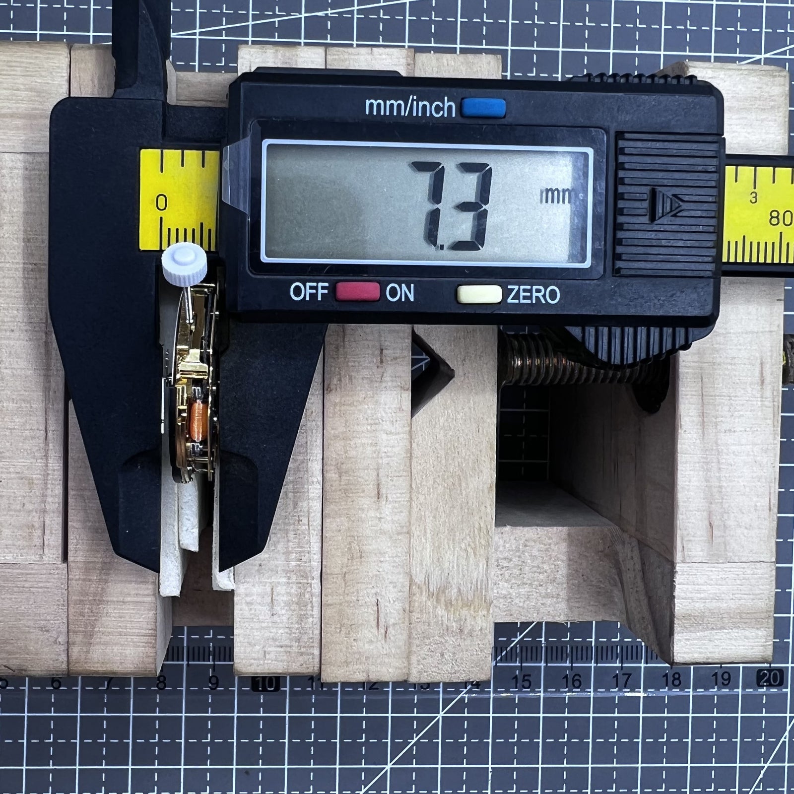 Swiss Ronda 3540D 3540.D Quartz Watch Movement Date At 3