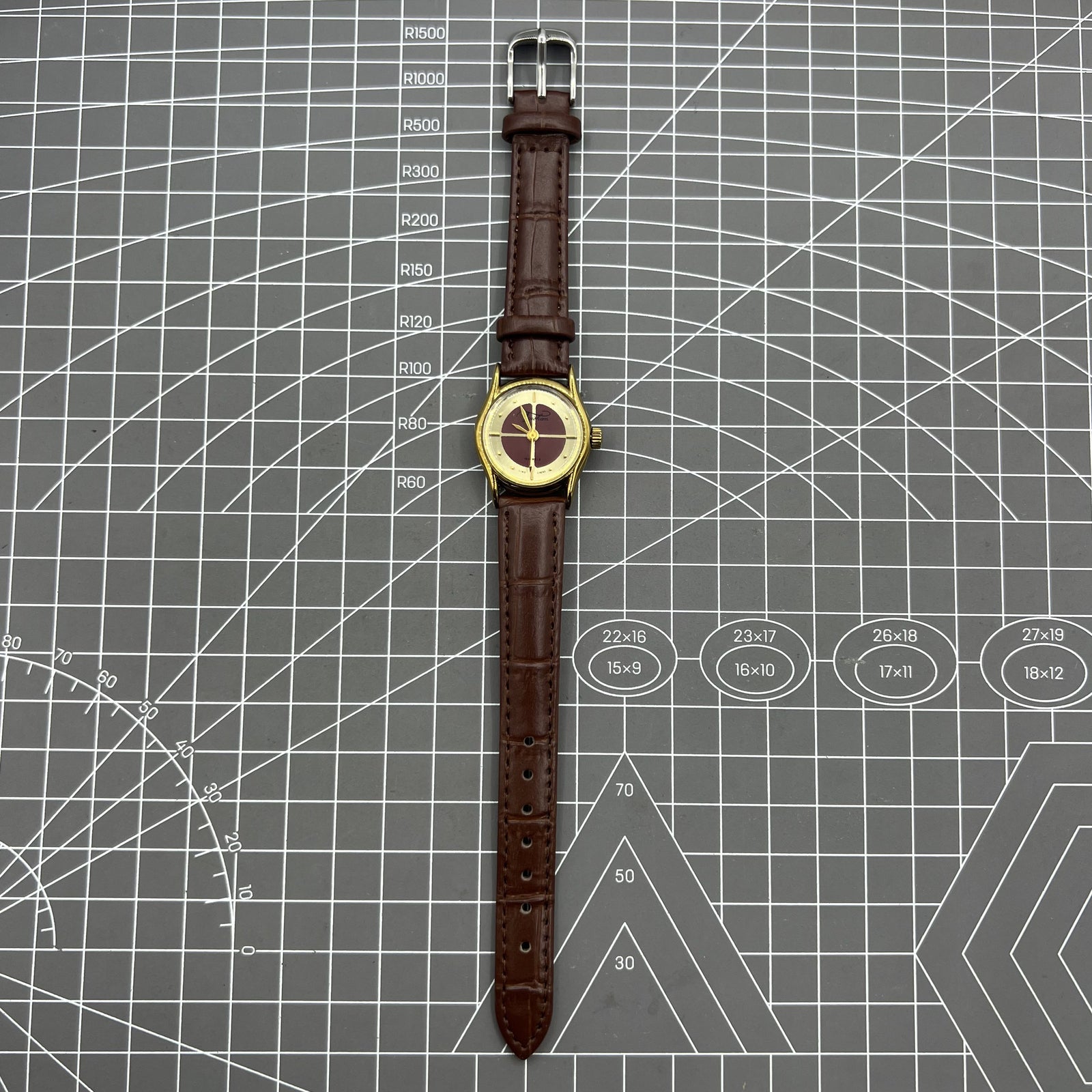 26mm Brown Liaocheng TAISHAN Manual Mechanical Lady Watch 19 Jews Golden Nail