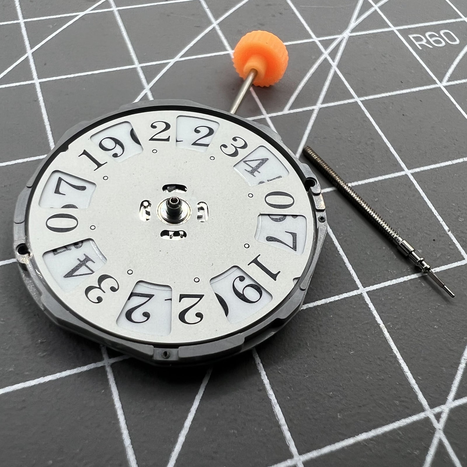 Miyota 1M52 Quartz Movement Date at 12 3 Hands