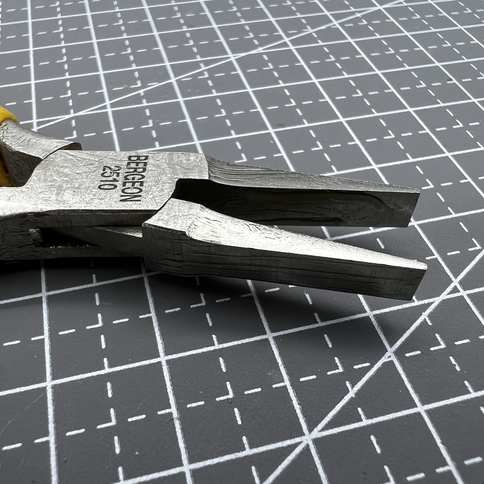 Swiss Bergeon 2510 Pliers Flat Nose Smooth Jaw