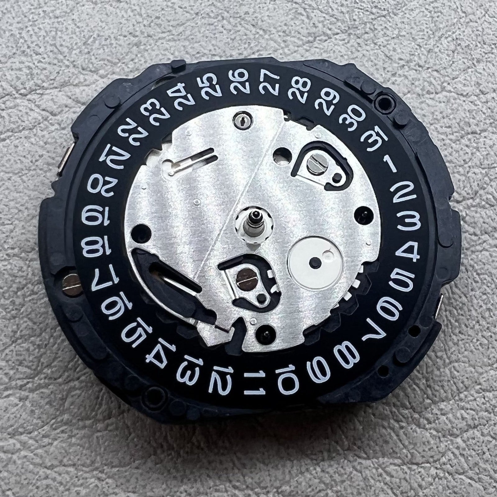 Japan Seiko 7T12A Quartz Movement Single Calendar Black Disk