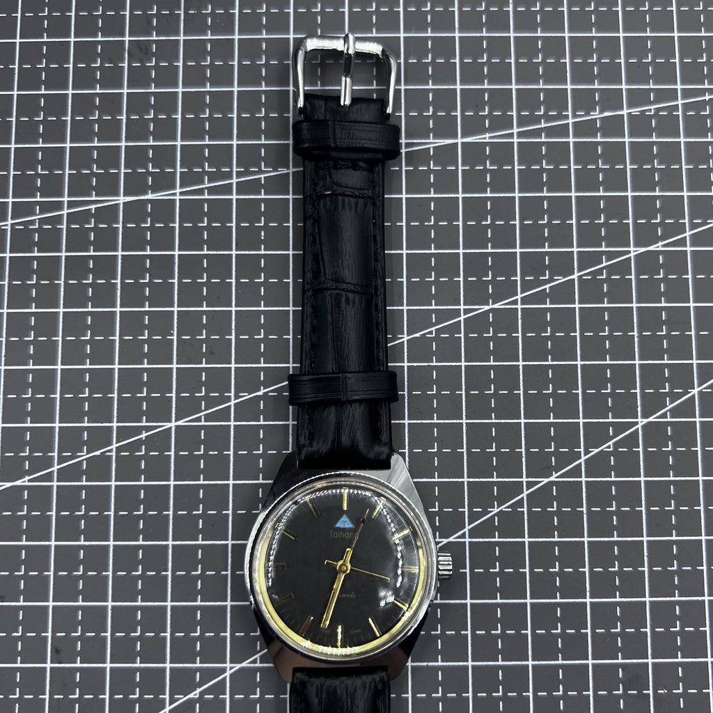 32mm Black Strap Taihang Manual Mechanical Watch 17 Jews Black Dial Golden Nail