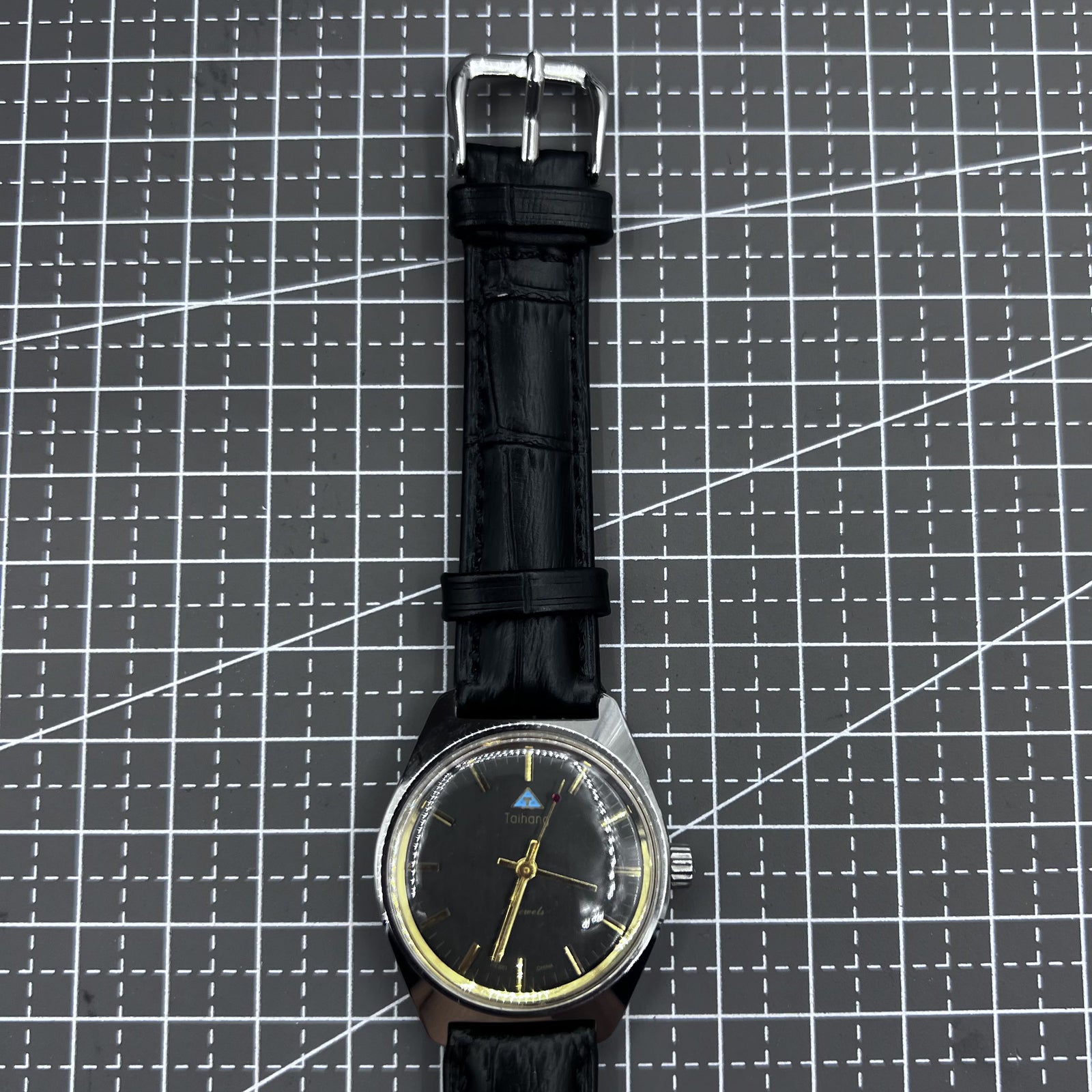 32mm Black Strap Taihang Manual Mechanical Watch 17 Jews Black Dial Golden Nail