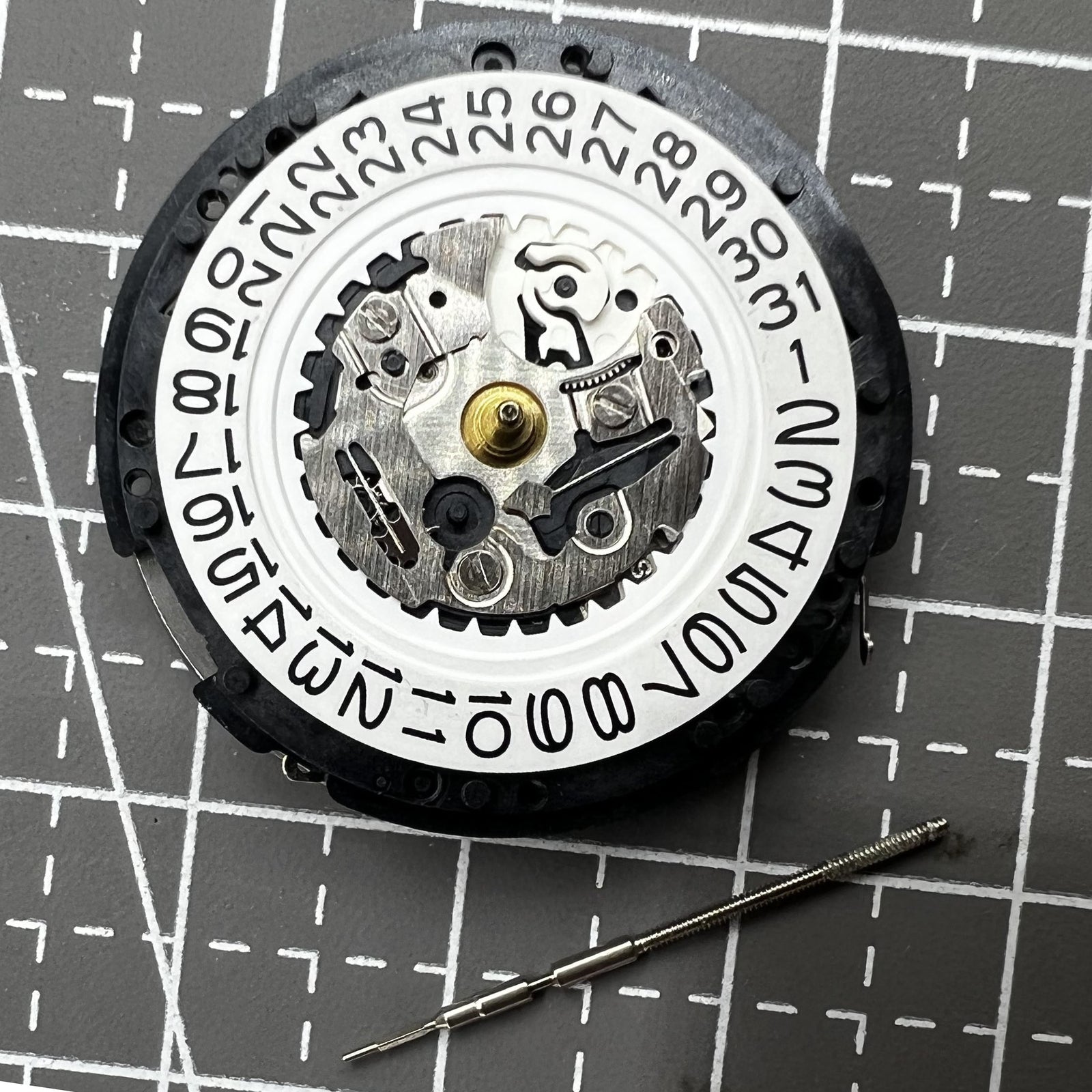 Original Japan Seiko 5M62A Quartz Movement Date at 3
