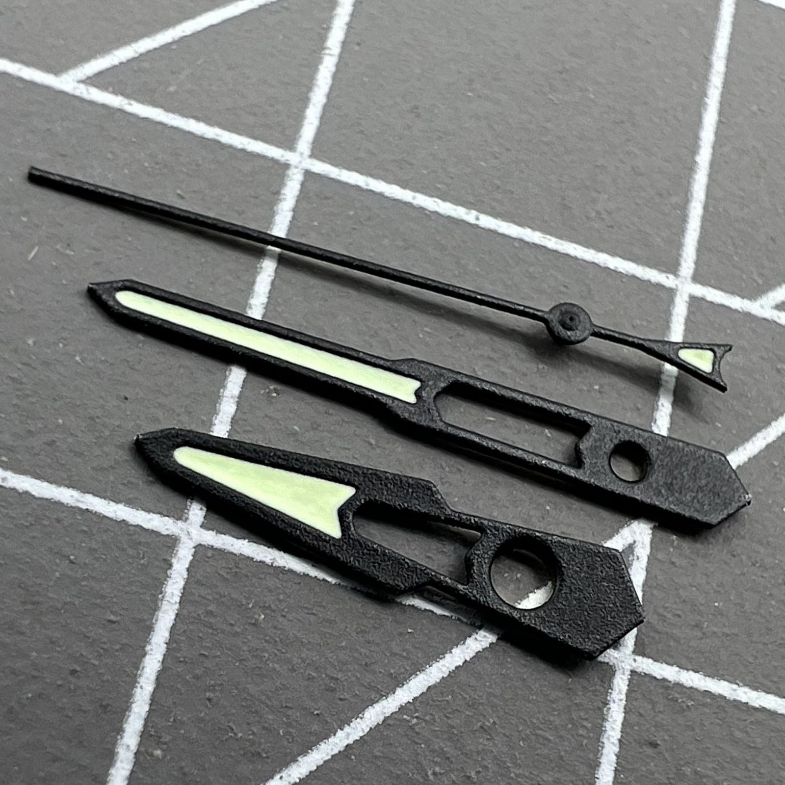 2 Sets/Pack Matted Black Trim Hollow Green Lume Watch Hands for NH35 NH36