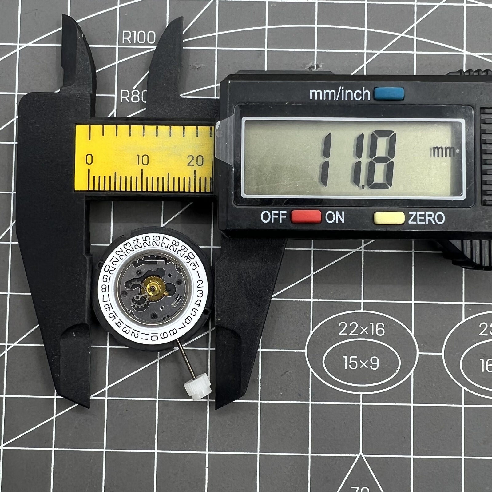 Swiss ETA 804.114 Quartz Movement Date@3 Single Calendar