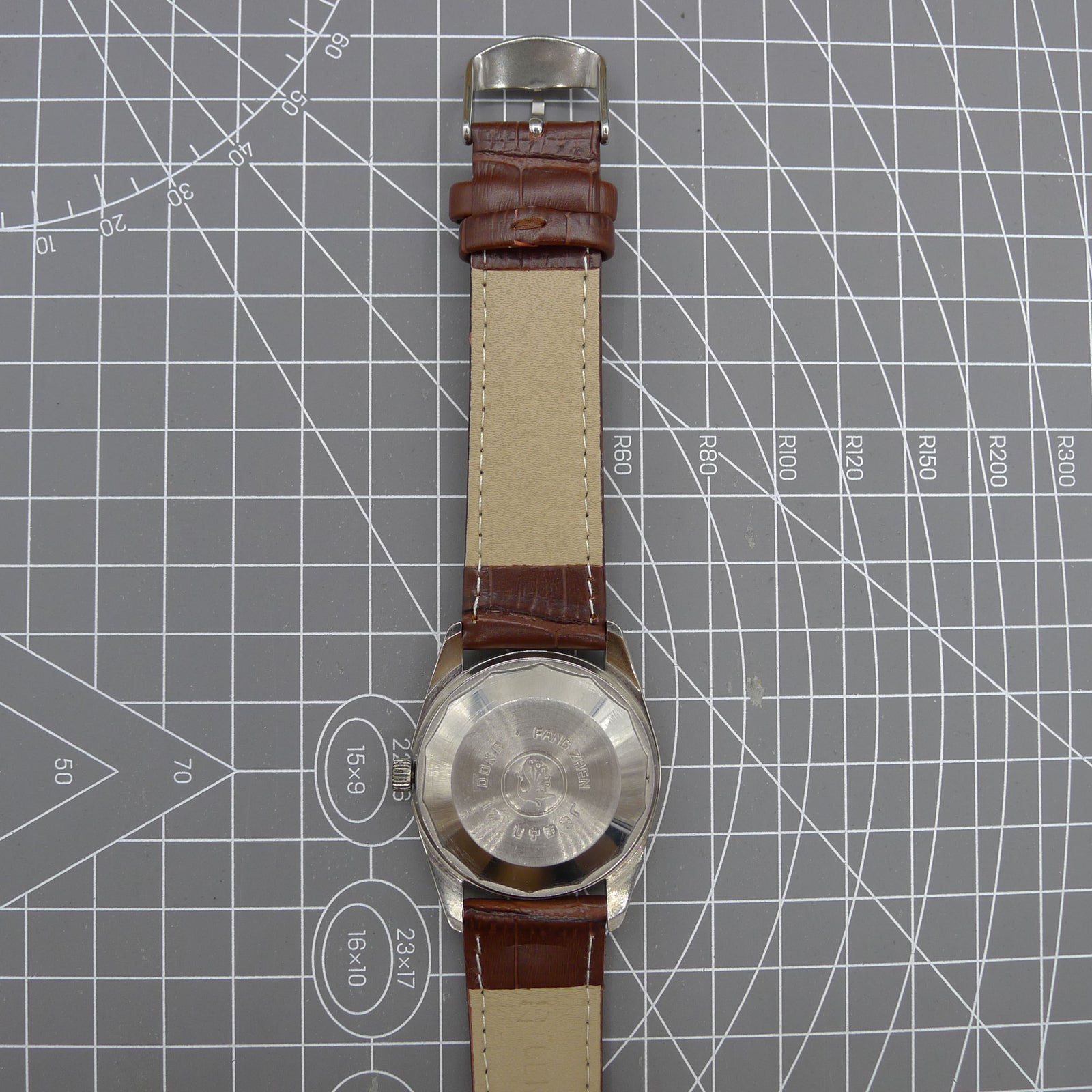 37mm Dandong Peacock Manual Mechanical Watch 33 Jews Golden Dial Single Calendar