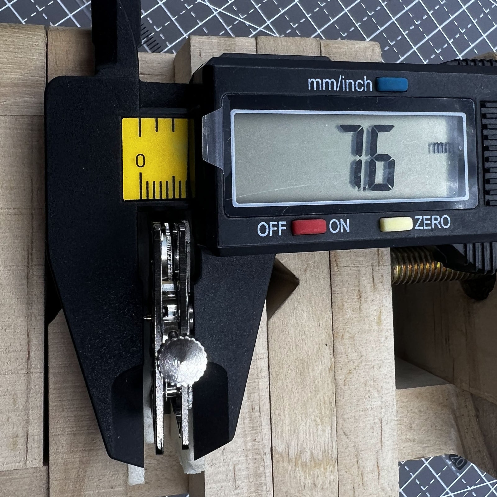 HZ1B01D Black Hollow Square Automatic Mechanical Movement