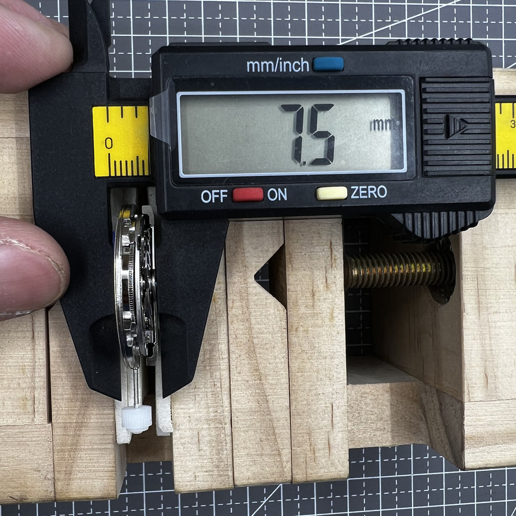 Hangzhou 8220A Automatic Mechanical Movement Small Second At 9
