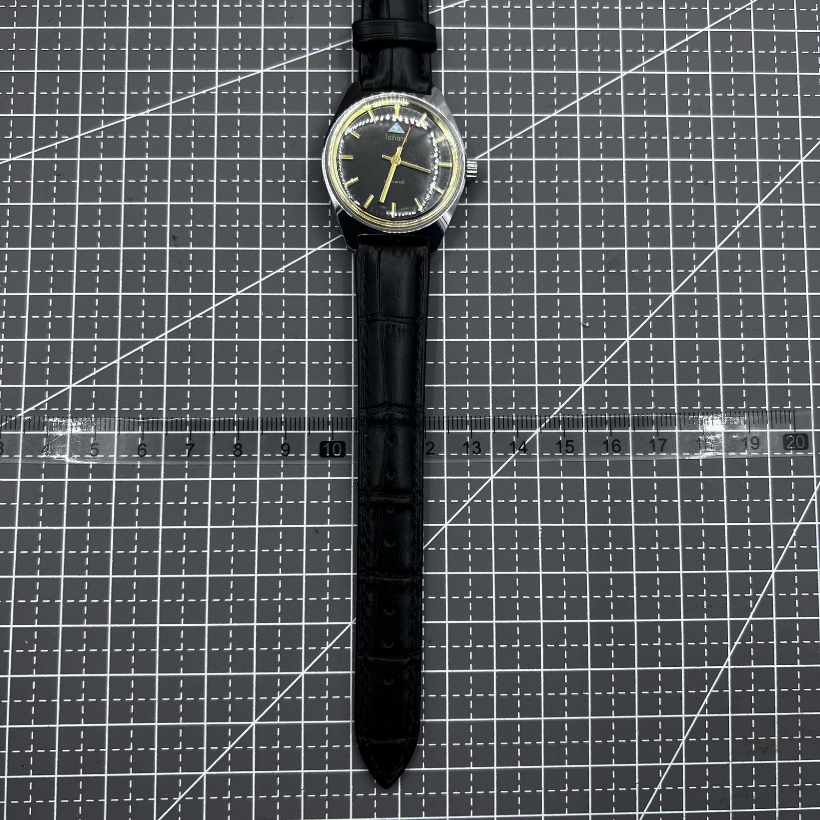 32mm Black Strap Taihang Manual Mechanical Watch 17 Jews Black Dial Golden Nail