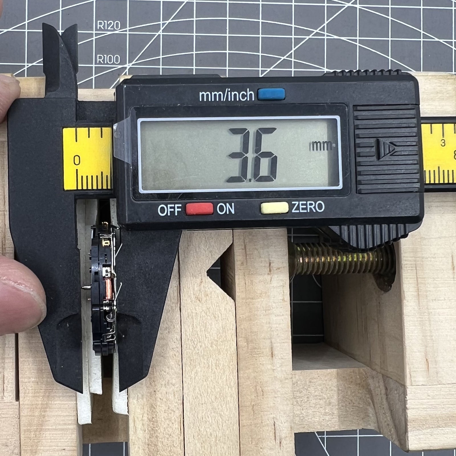 Epson YM04A Date At 12 Quartz Movement Big Date Movement