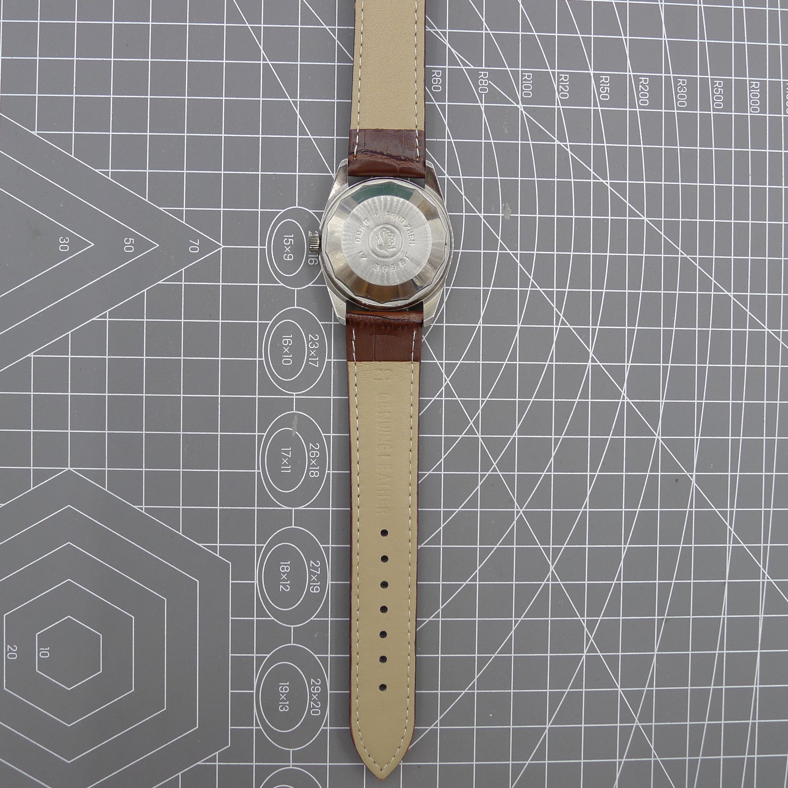 37mm Dandong Peacock Manual Mechanical Watch 33 Jews Golden Dial Single Calendar