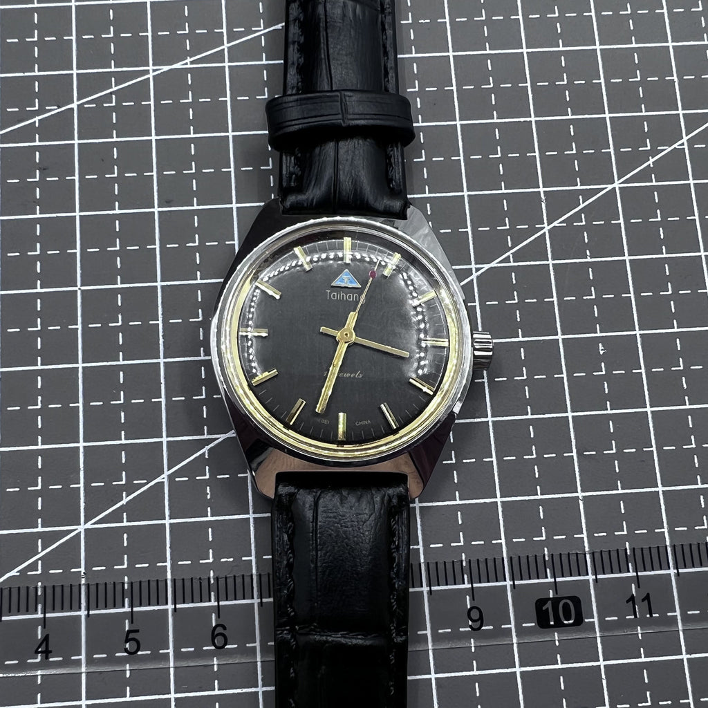 32mm Black Strap Taihang Manual Mechanical Watch 17 Jews Black Dial Golden Nail