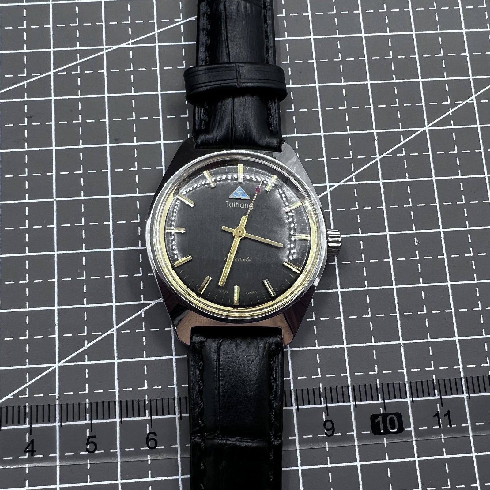 32mm Black Strap Taihang Manual Mechanical Watch 17 Jews Black Dial Golden Nail