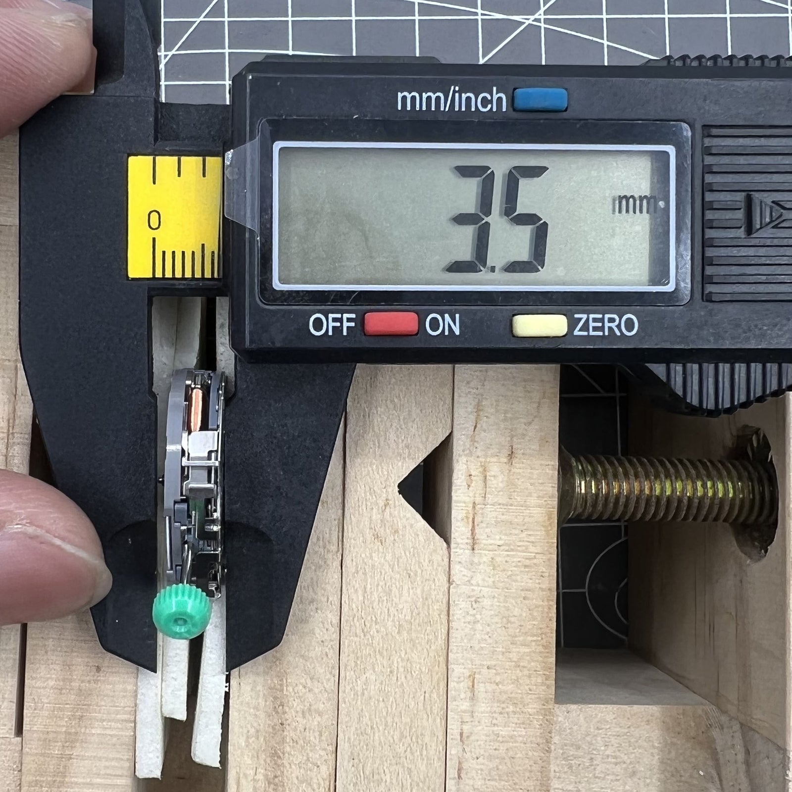 Miyota FS61 Chronograph Quartz Watch Movement Date At 4 3 EYES