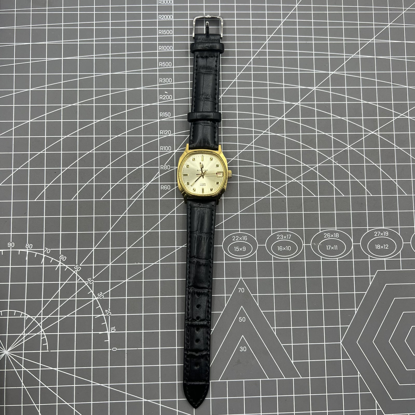 Black Dandong Manual Mechanical Watch 17 Jews Single Calendar Golden Dial