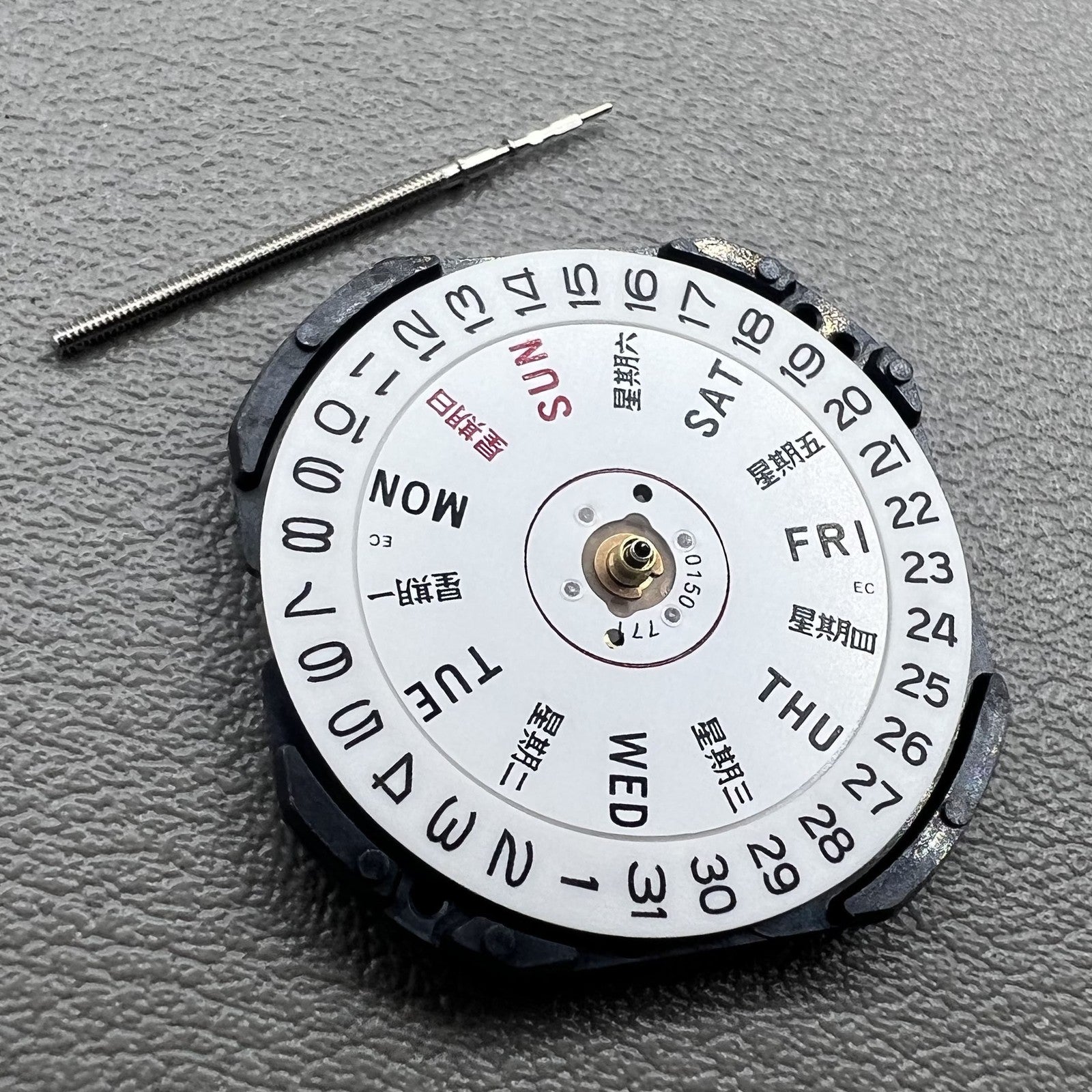 Japan VX33 VX33E Watch Quartz Movement Single Calendar Chinese / English Disk