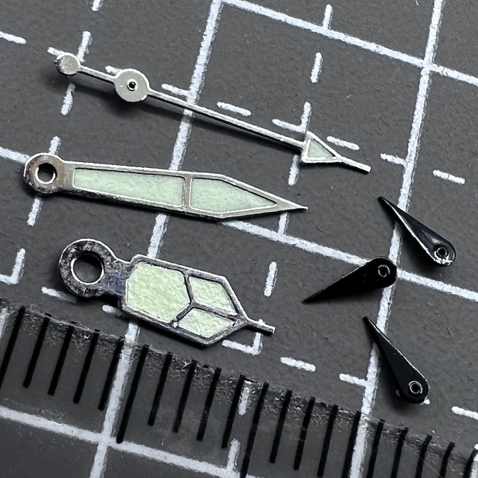 2 Sets/Pack 11mm Black Small Second Hands Silver Trim Hands for VD53 VD54 VD57