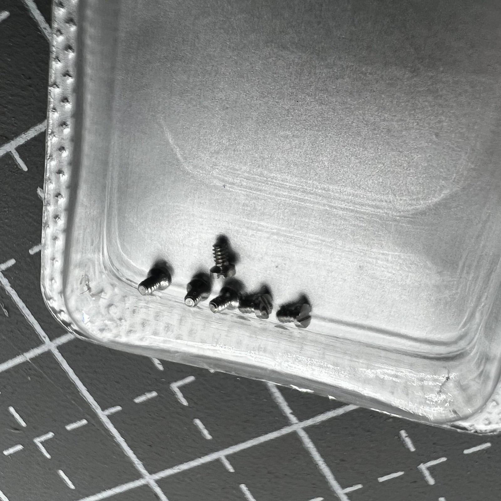 2 Sets/Pack 0.9 Back Cover Case Screws for La Grande Classique De Longines L4