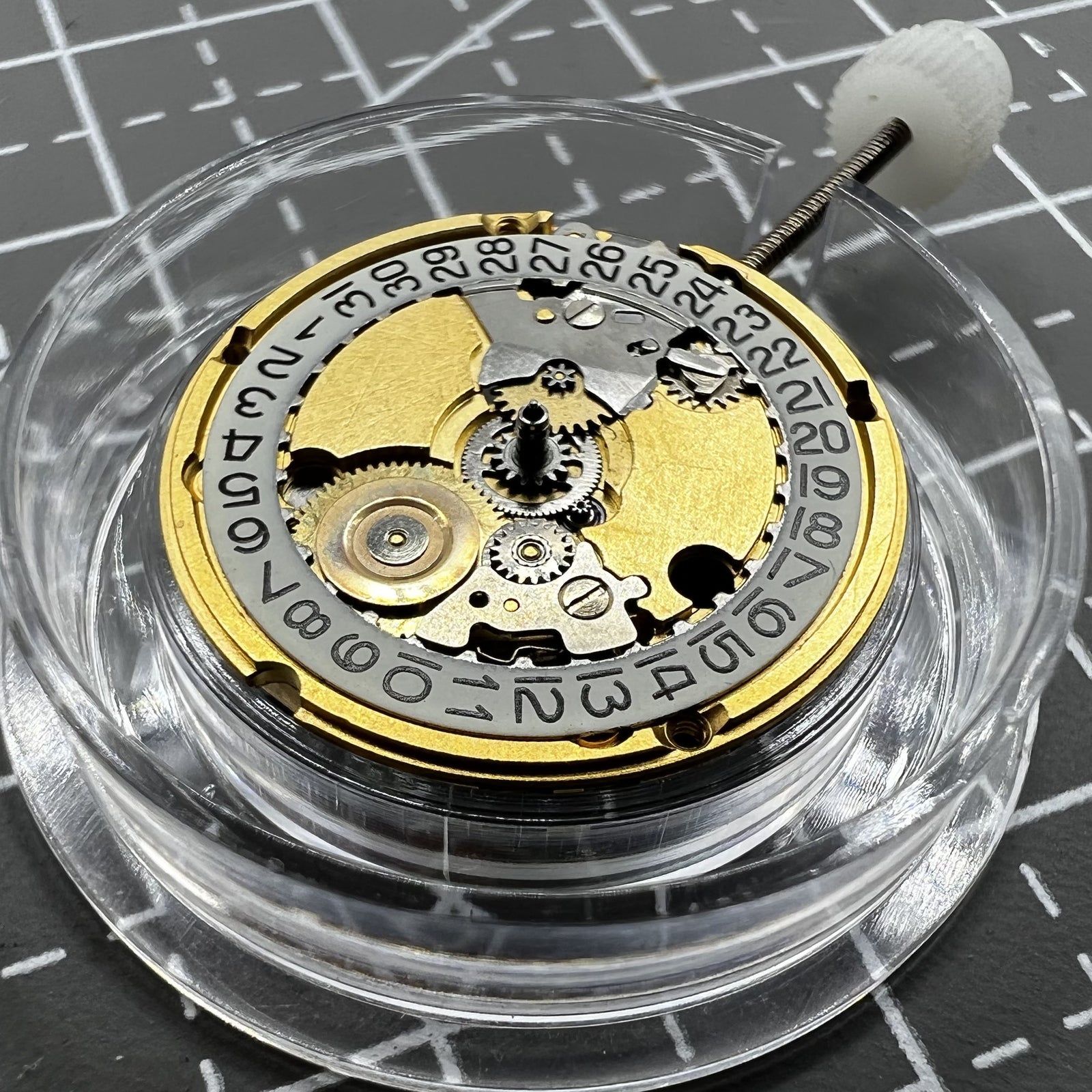 Swiss ETA 956.112 Watch Quartz Movement 3 Hands Date At 3