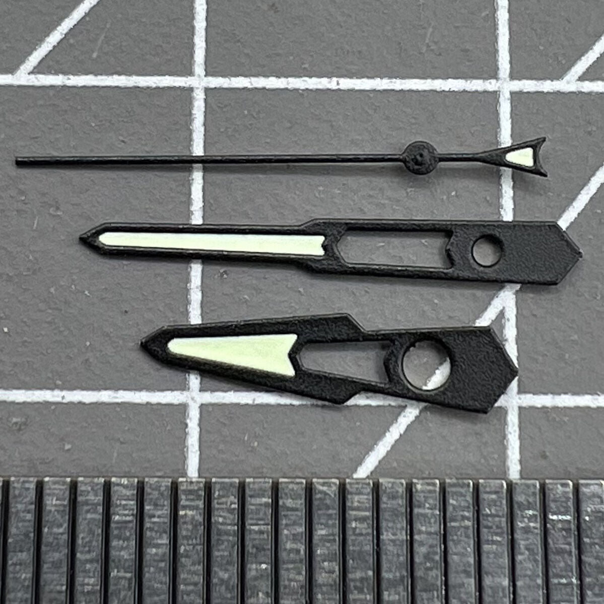 2 Sets/Pack Matted Black Trim Hollow Green Lume Watch Hands for NH35 NH36
