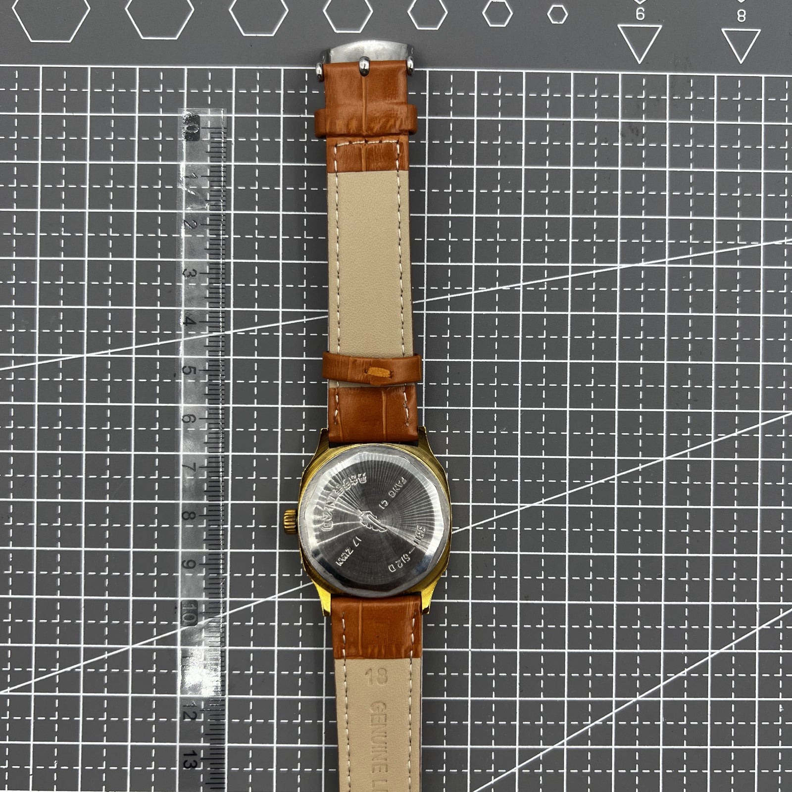 Dandong Manual Mechanical Watch 17 Jews Single Calendar Golden Dial