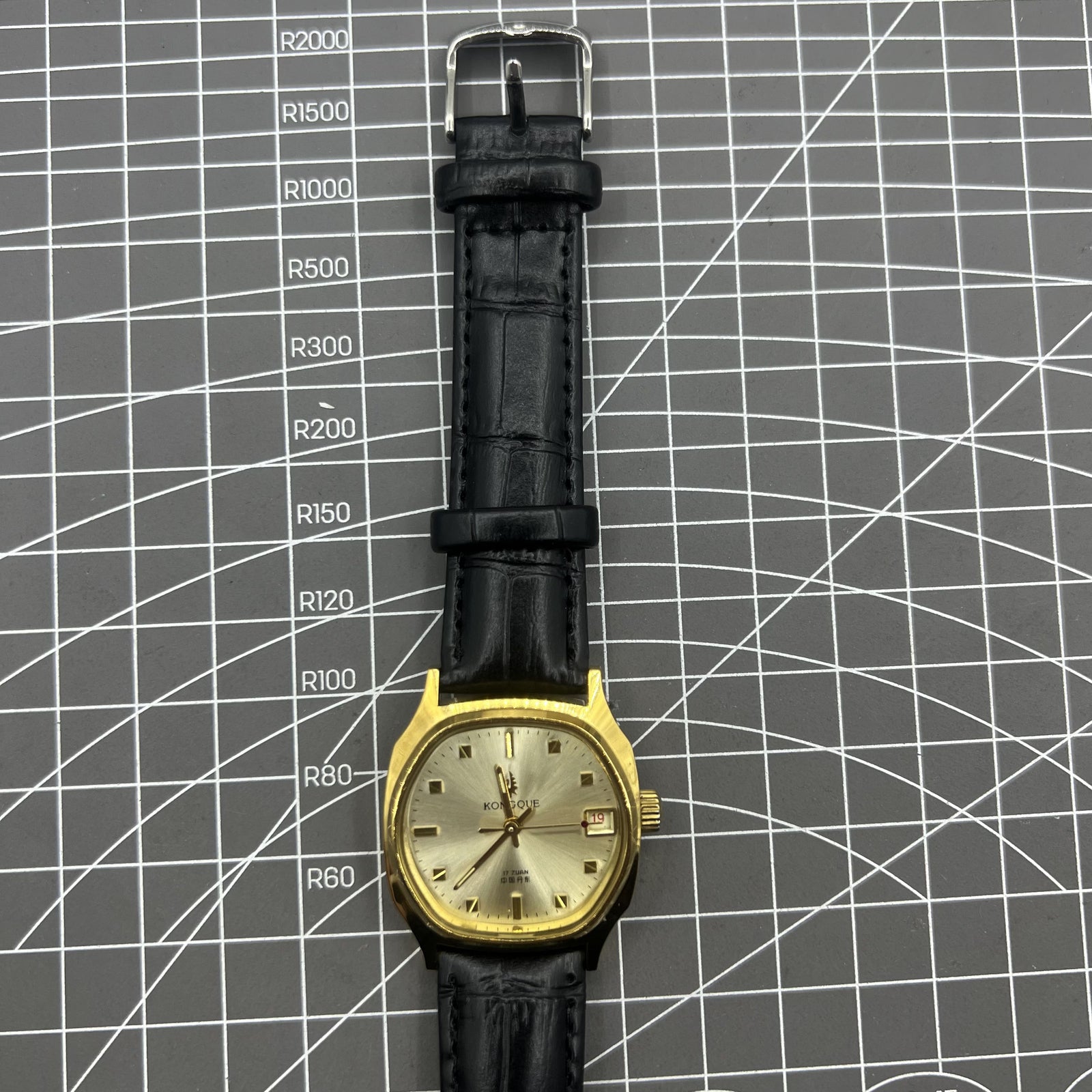 Black Dandong Manual Mechanical Watch 17 Jews Single Calendar Golden Dial