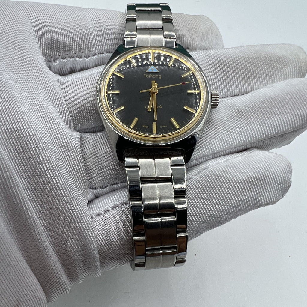 32mm Chinese Taihang Manual Mechanical Watch 17 Jews Black Dial Golden Nail