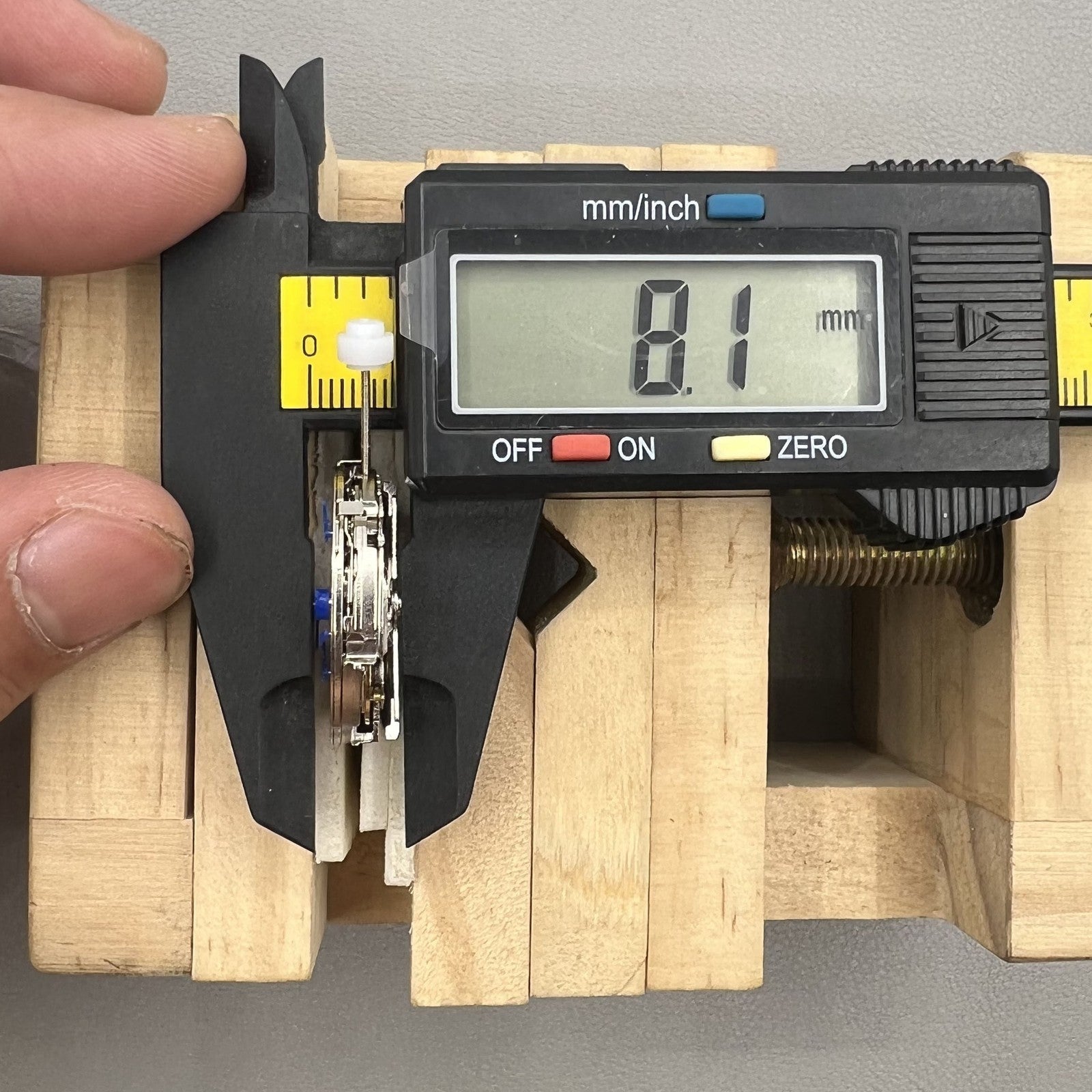 China Made 8205 Automatic Mechanical Movement No Calendar Small Second@3@6@9