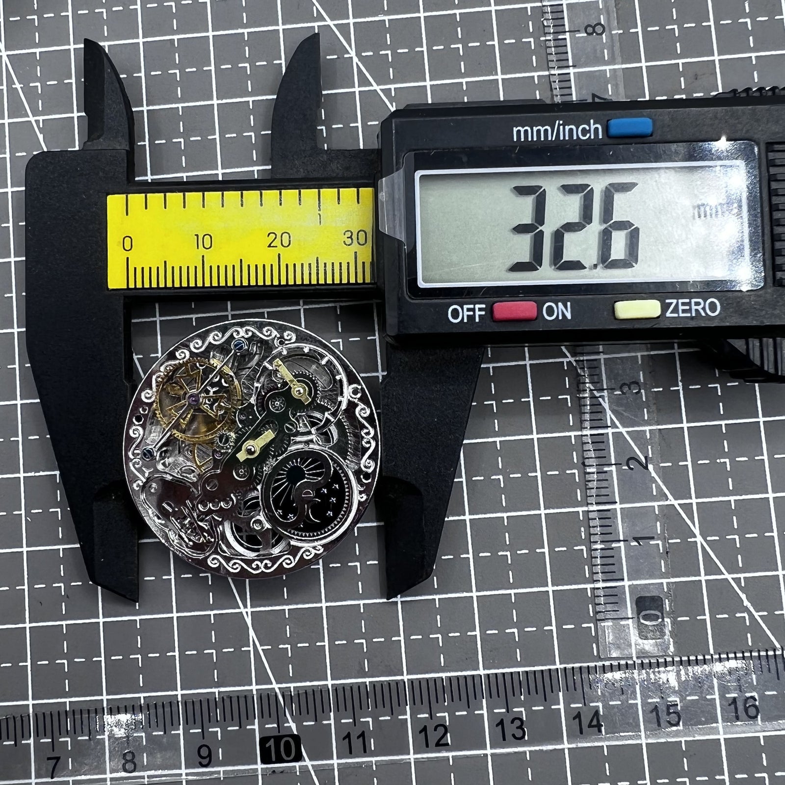 Silver Hollow Movement Small Bare Balance Wheel At 6 Double Mainspring