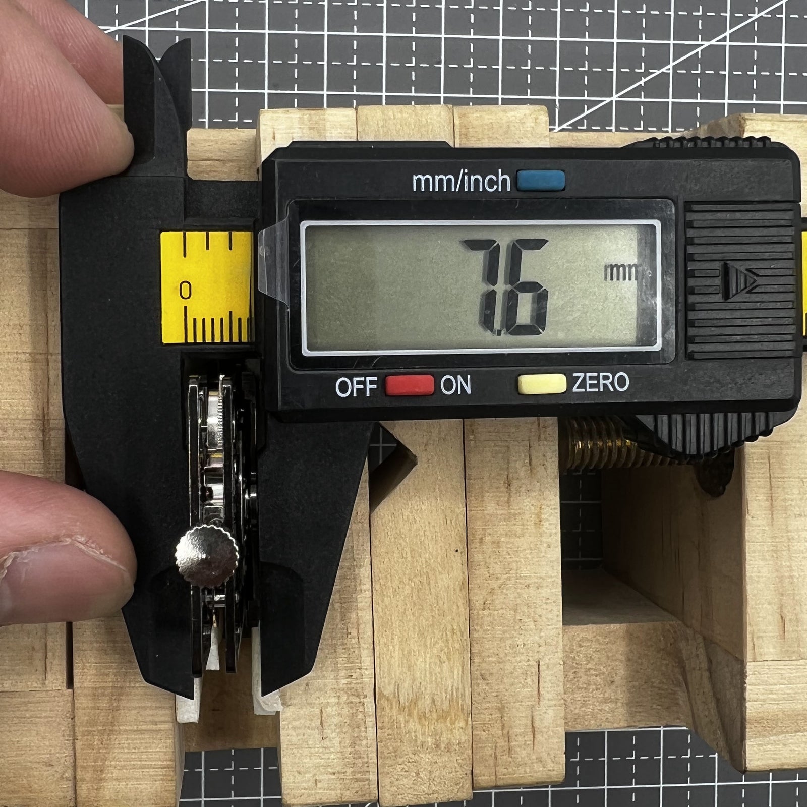 HZ1B01D Black Hollow Square Automatic Mechanical Movement