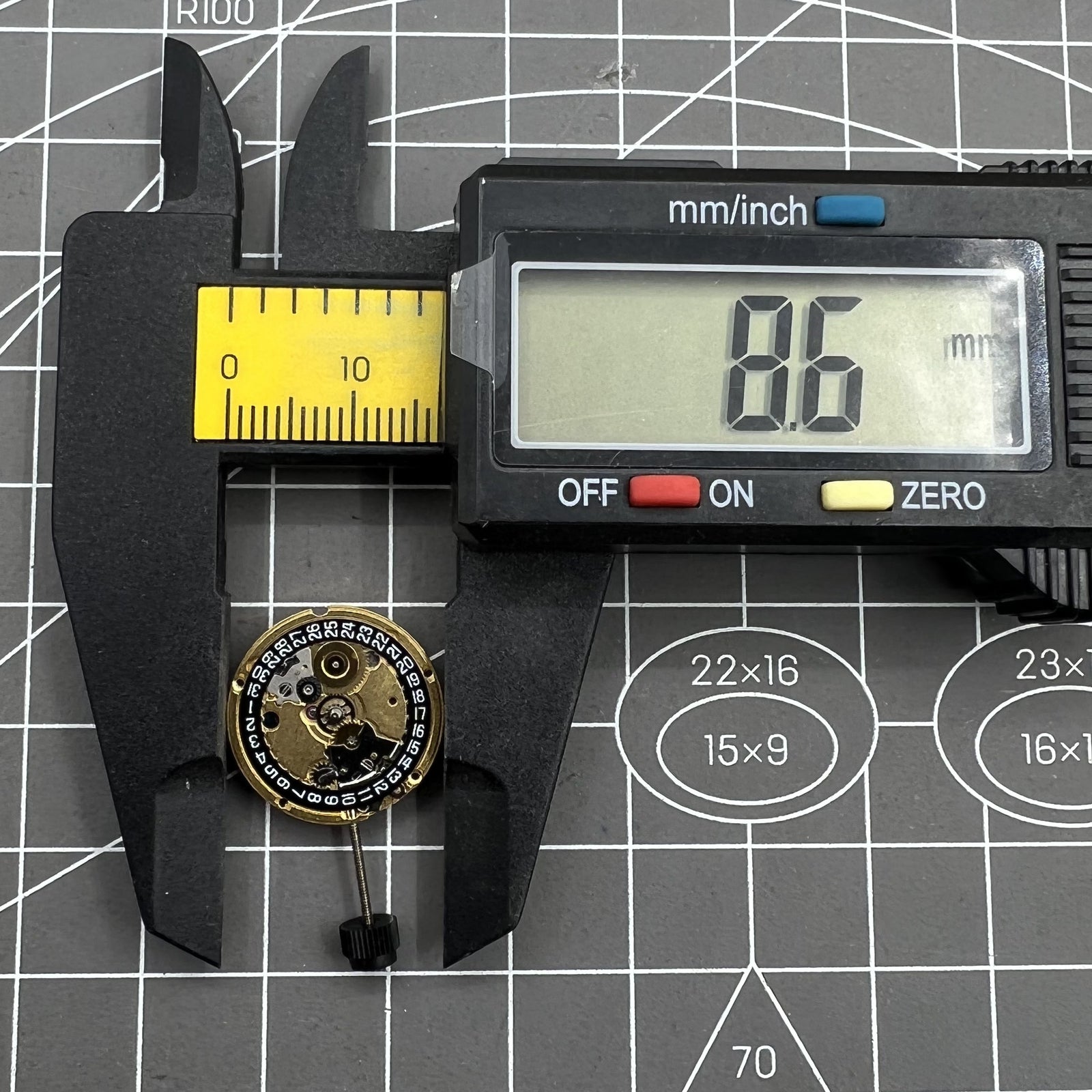 ETA 956.112 3 Hands Date At 3 Watch Quartz Movement Black Disk