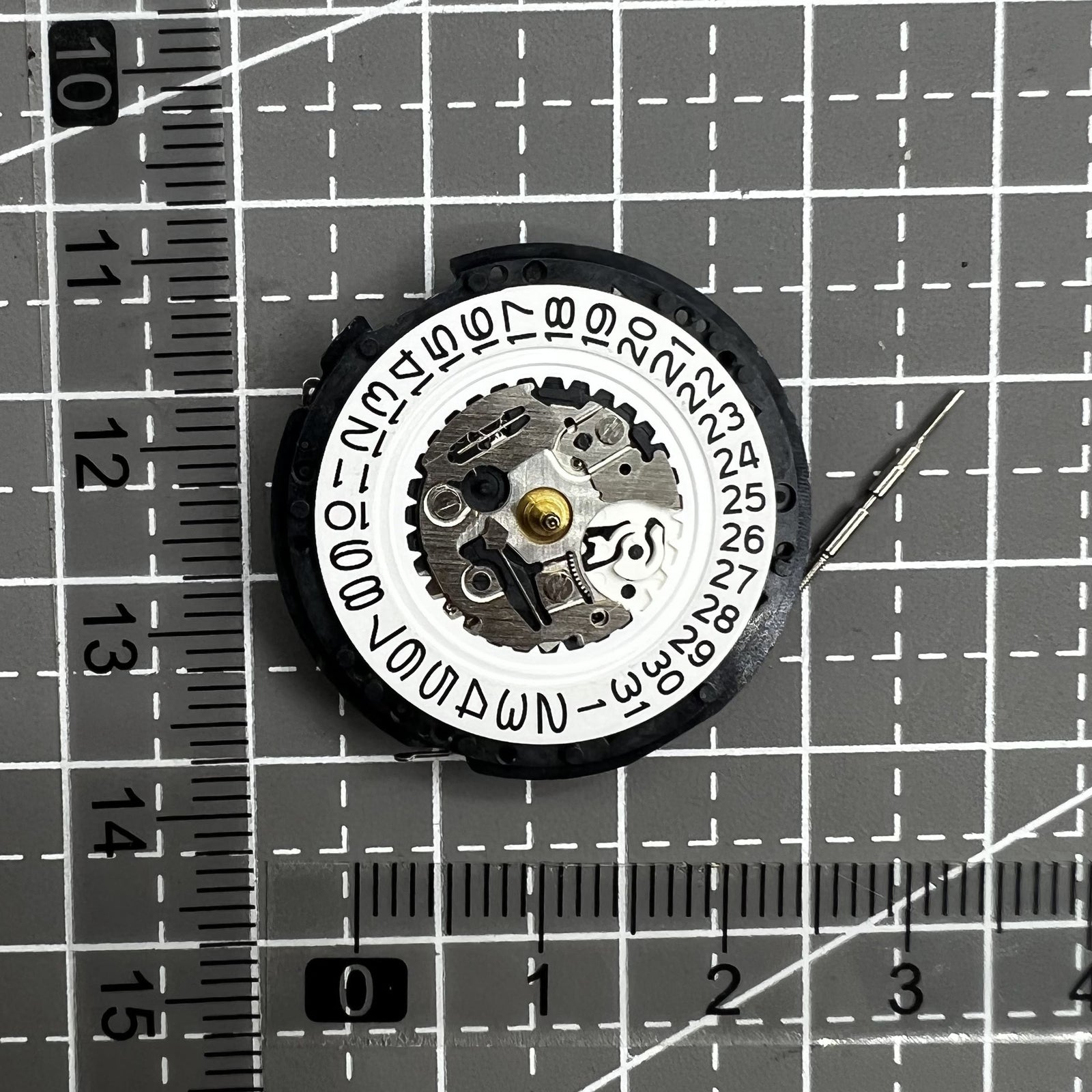 Original Japan Seiko 5M62A Quartz Movement Date at 3
