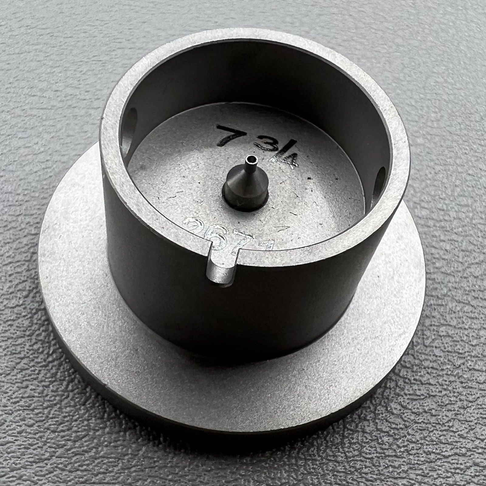Size 7-3/4 Ligne Movement Holder With Center Screw for ETA 2671 Movement