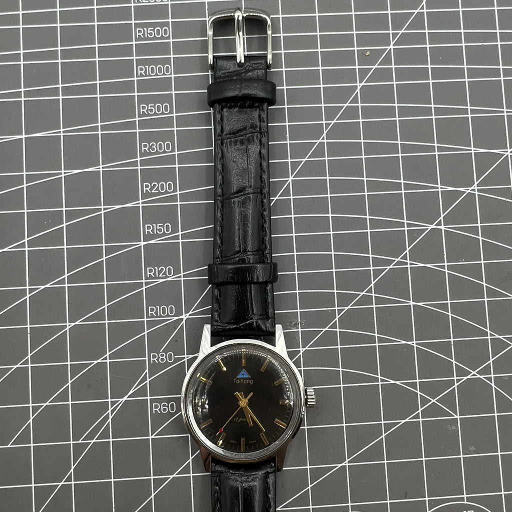 32mm Taihang Manual Mechanical Watch 17 Jews Black Dial Golden Nail