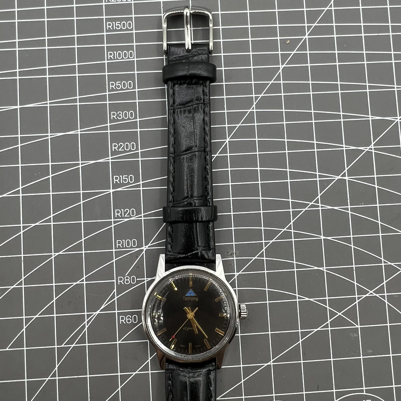 32mm Taihang Manual Mechanical Watch 17 Jews Black Dial Golden Nail