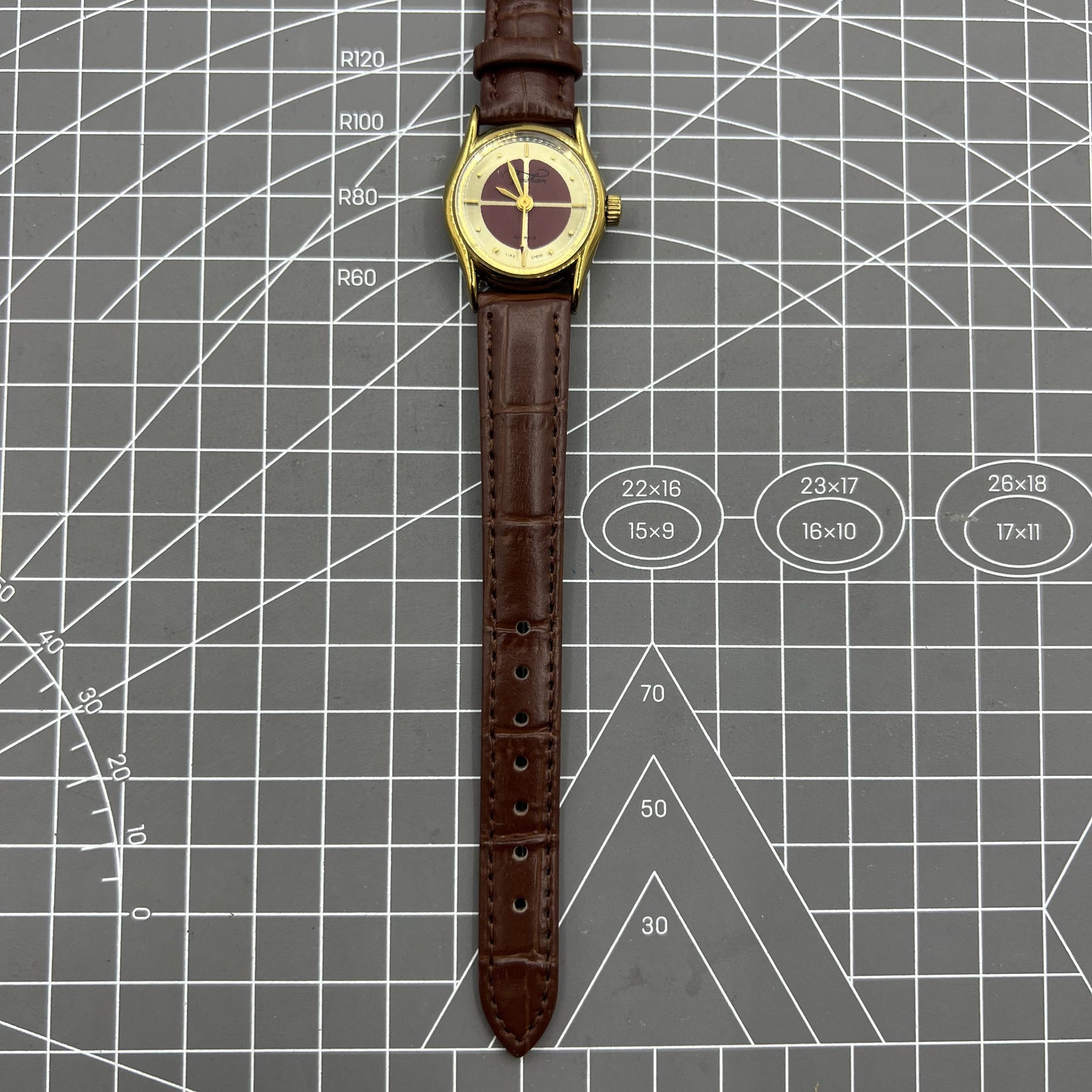 26mm Brown Liaocheng TAISHAN Manual Mechanical Lady Watch 19 Jews Golden Nail