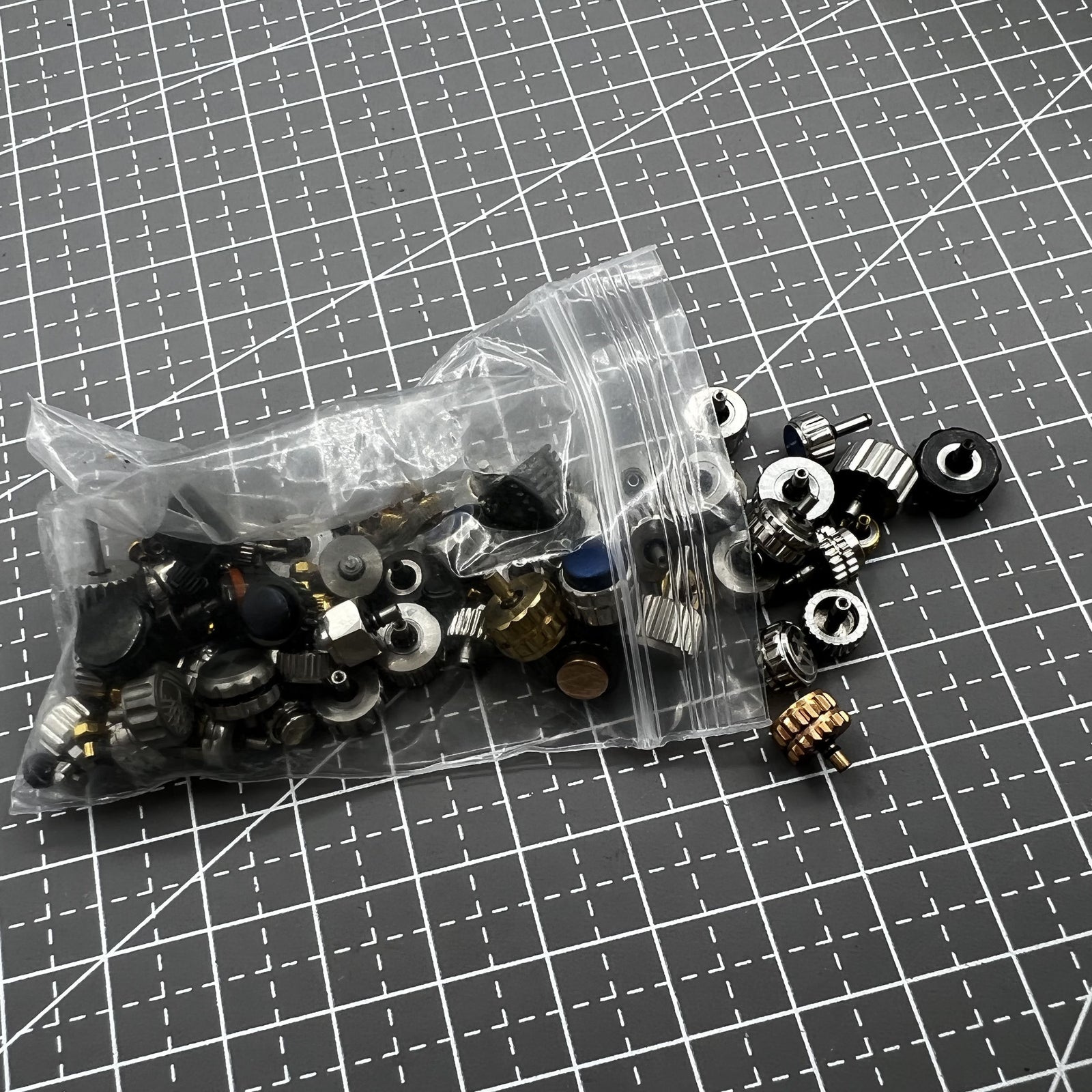 100 PIECES/Pack Assortment Multiple Sizes Mixed Packaging Watch Crown
