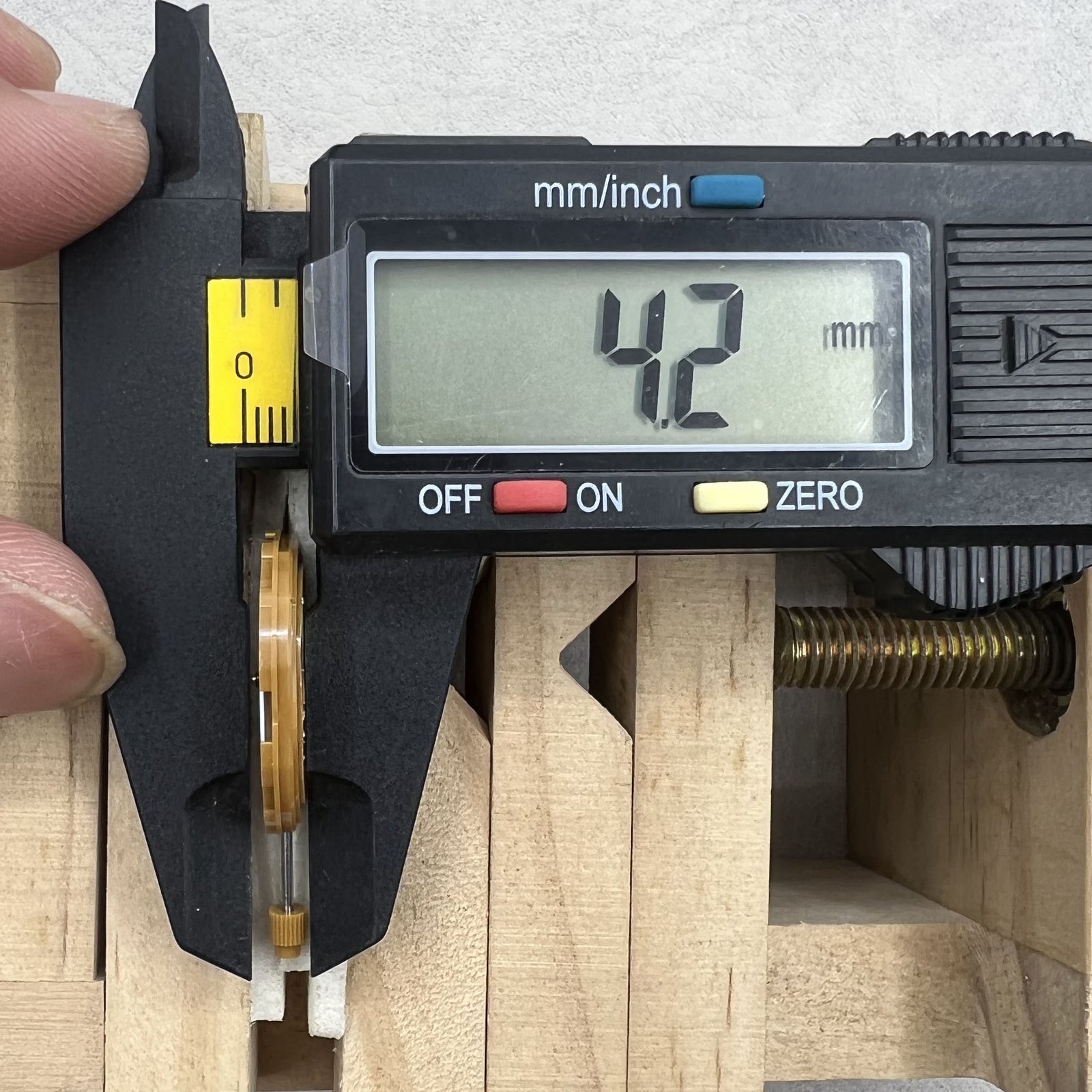Japan  Miyota GM00 Quartz Movement Date Day