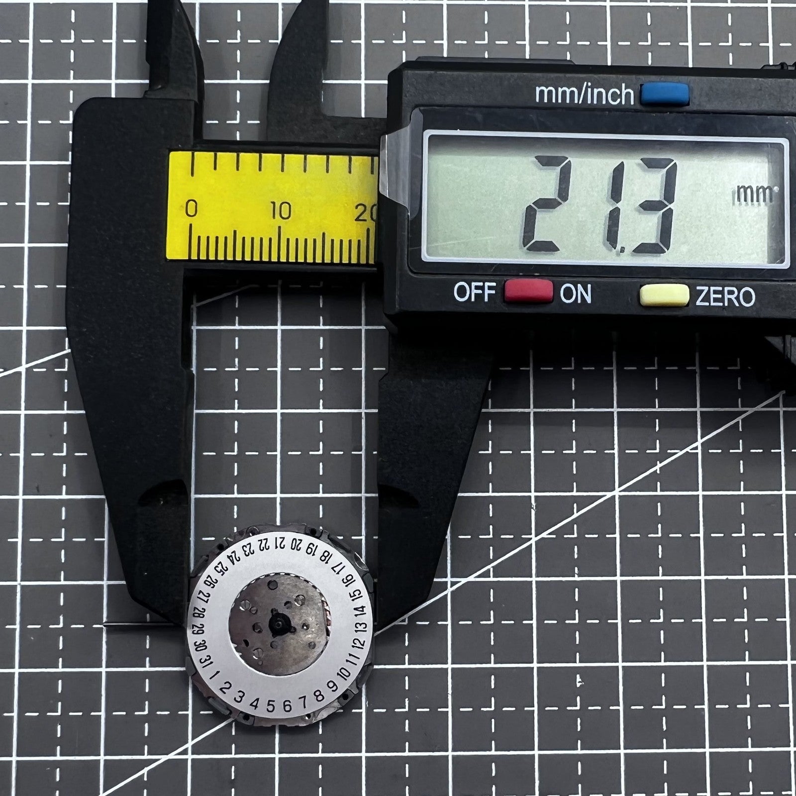 Japan Miyota 4U12 Quartz Movement 3 Hands Single Calendar Date At 6