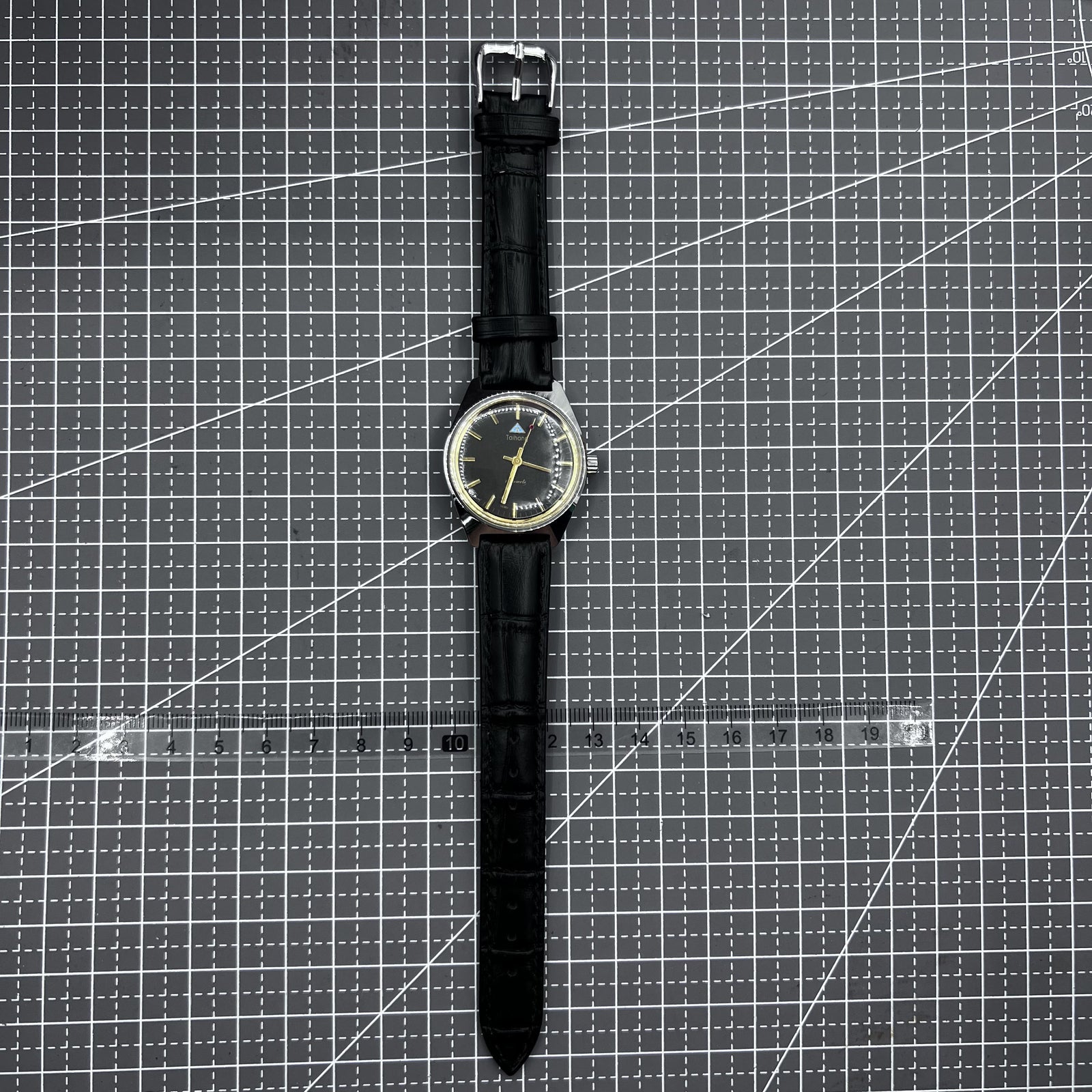 32mm Black Strap Taihang Manual Mechanical Watch 17 Jews Black Dial Golden Nail