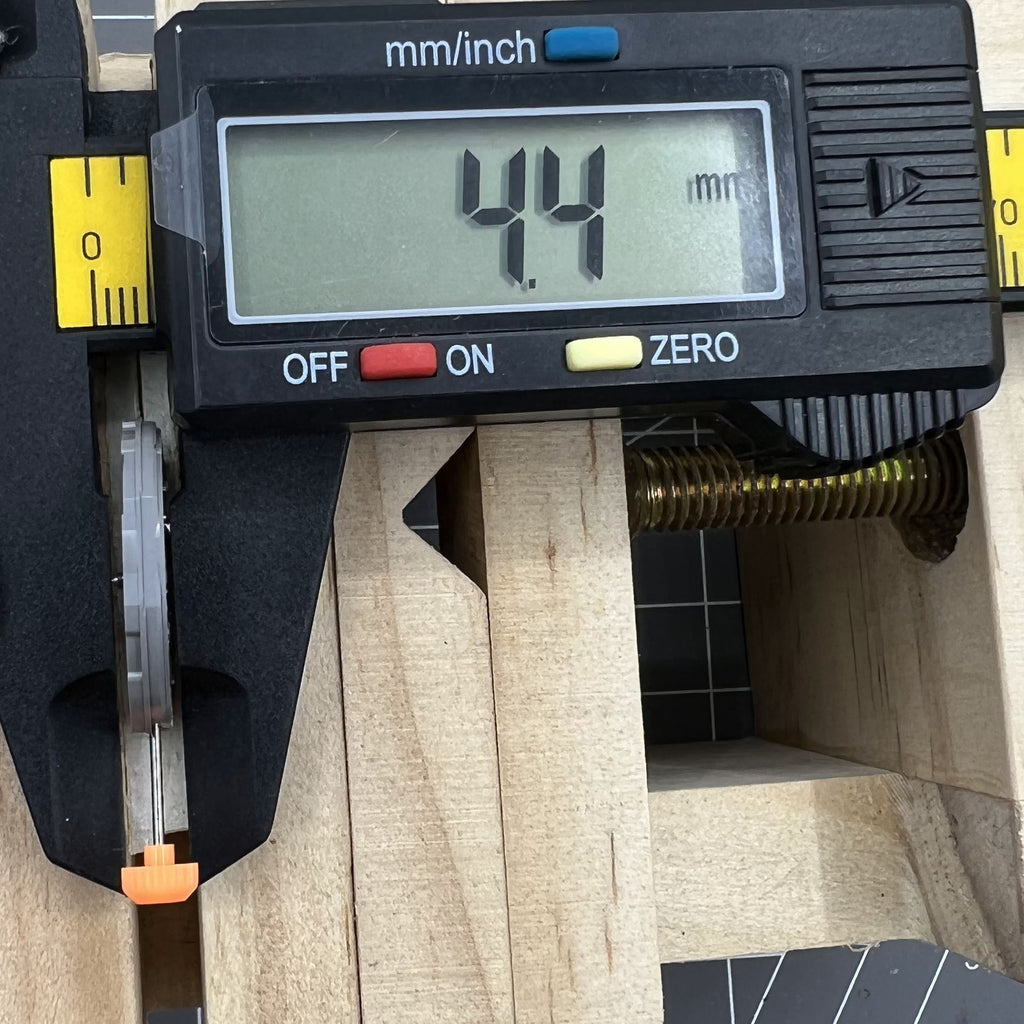 Miyota 1M52 Quartz Movement Date at 12 3 Hands