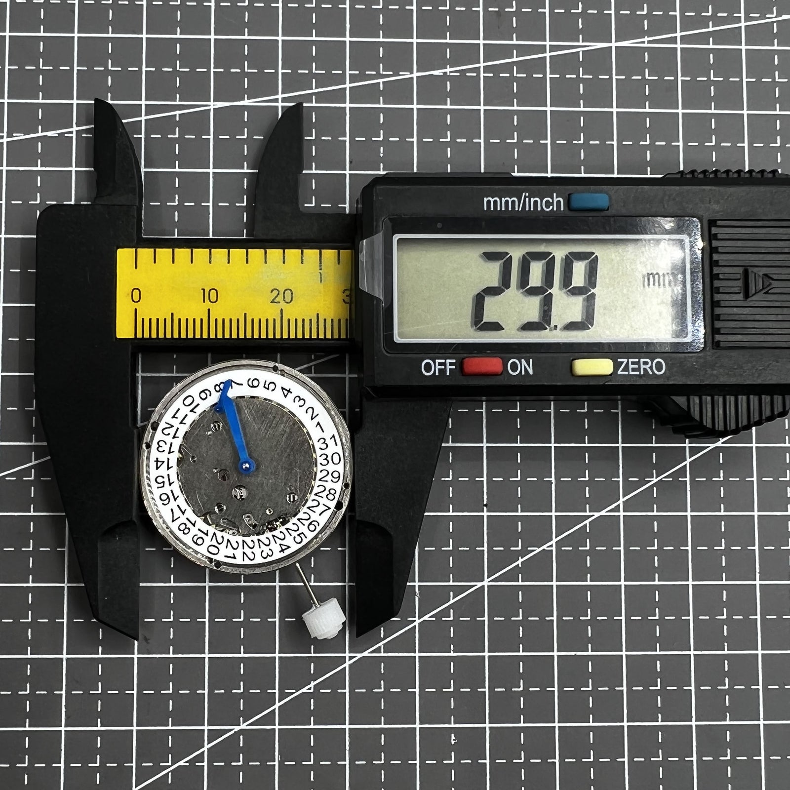 Hangzhou 8220A Automatic Mechanical Movement Small Second At 9