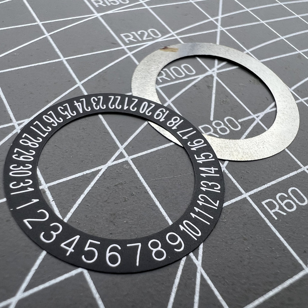 2 PIECES Black Background White Font Date Wheel Overlay Date At 6 for NH35 NH36