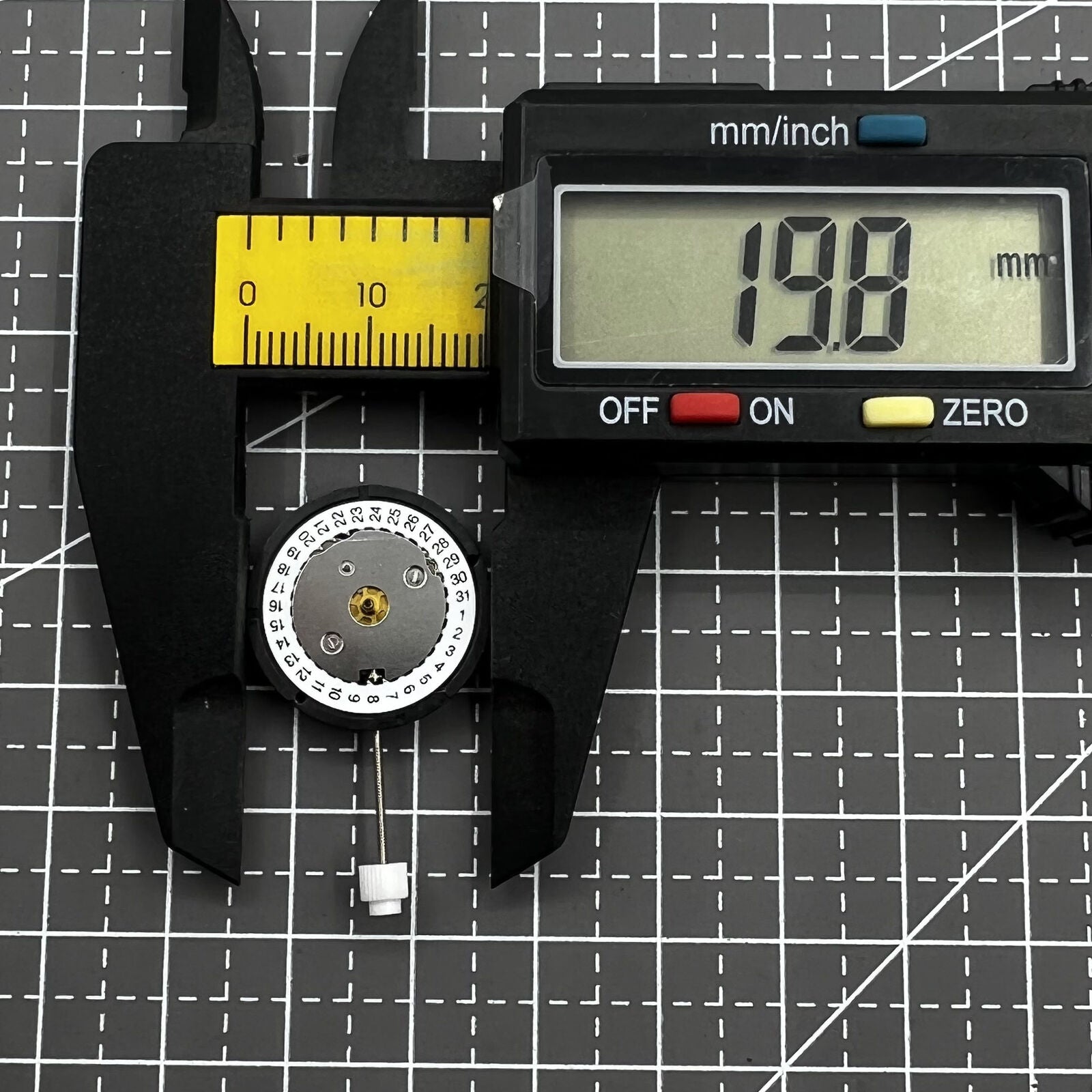 Swiss ISA K83 /103 Quartz Movement Date@3 3 Hands