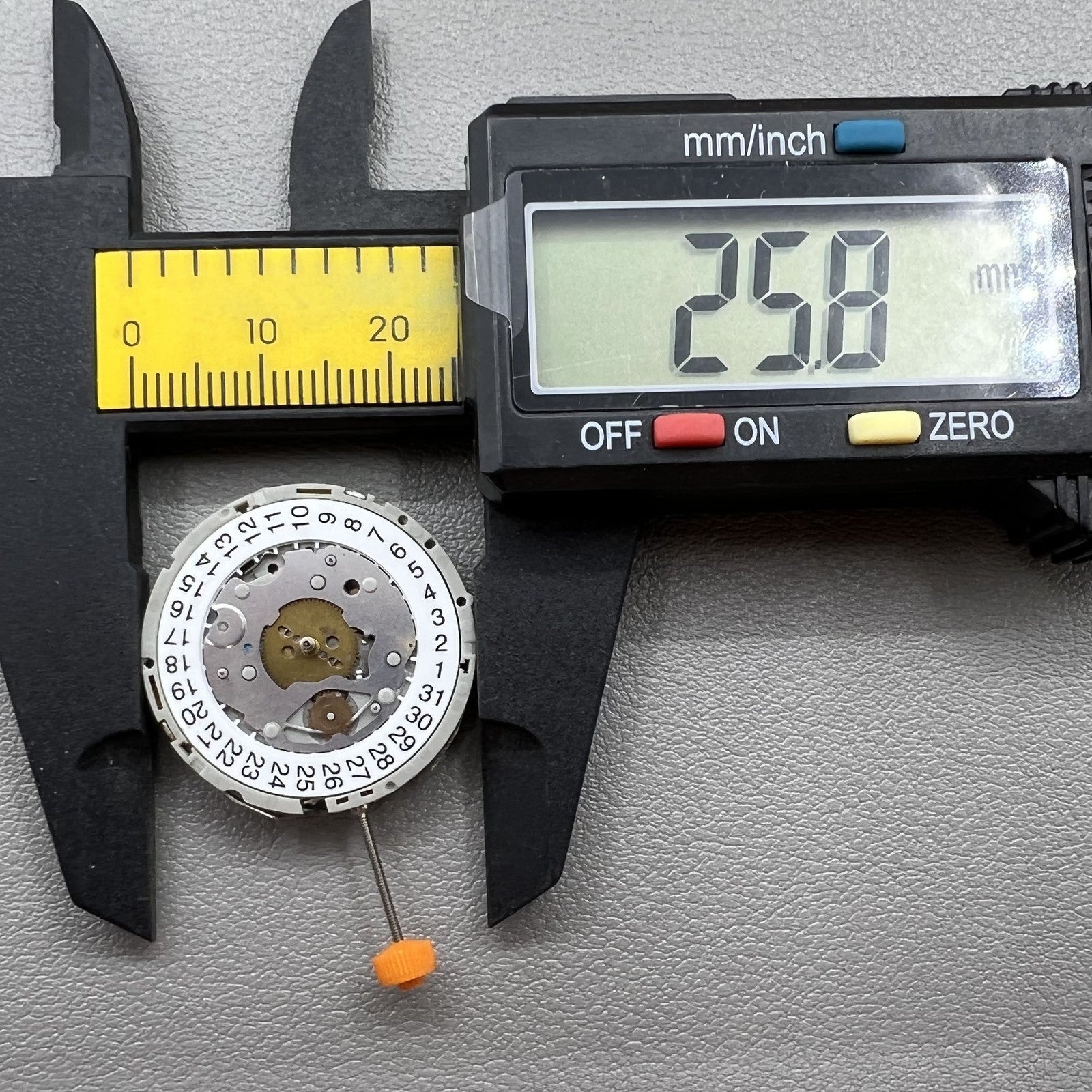 M921 Quartz Movement 3 Eye 3 Hands Small Second at 2 6 10 Multifunctional