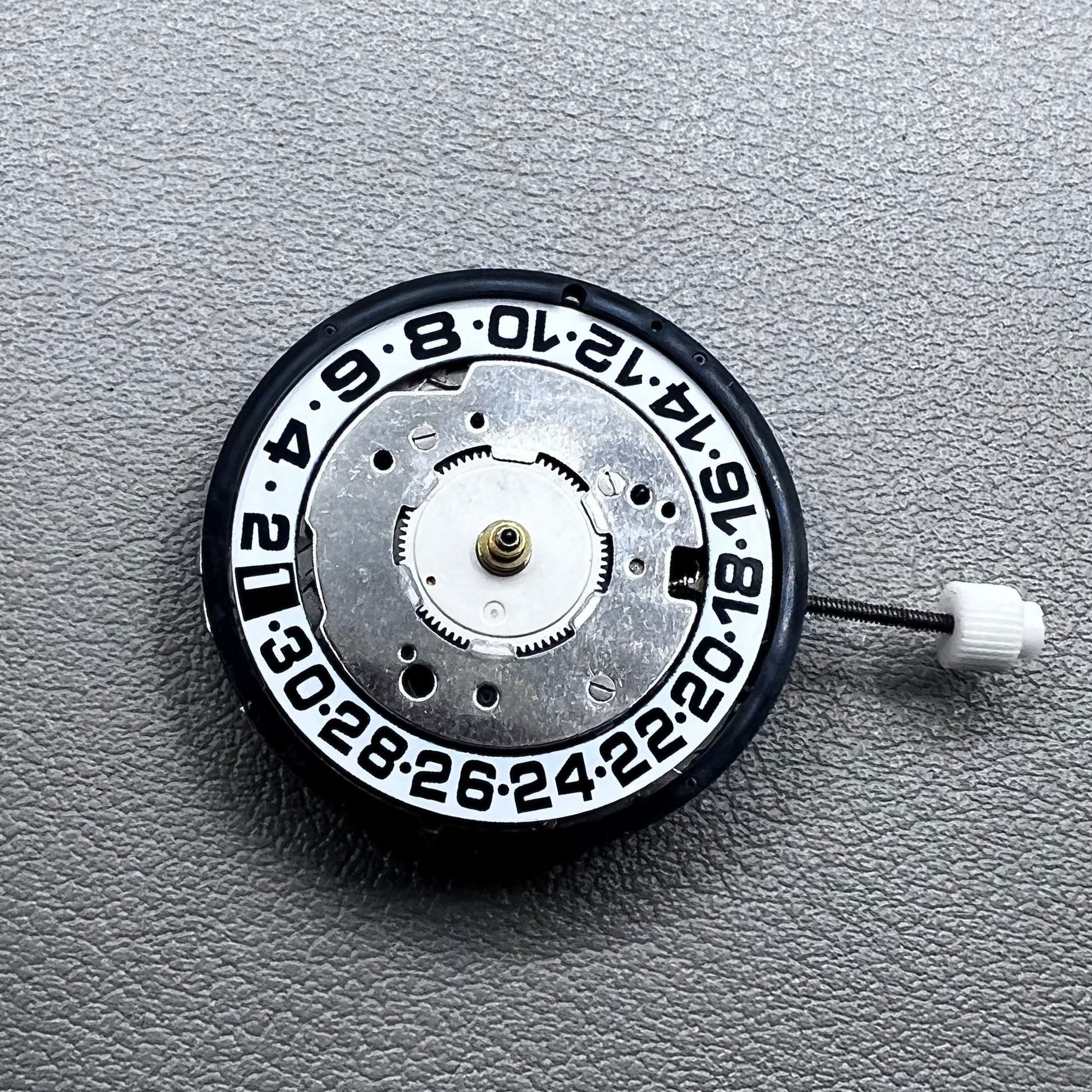 Swiss ISA 8176A 8176-1990 White Dial Watch Quartz Movement