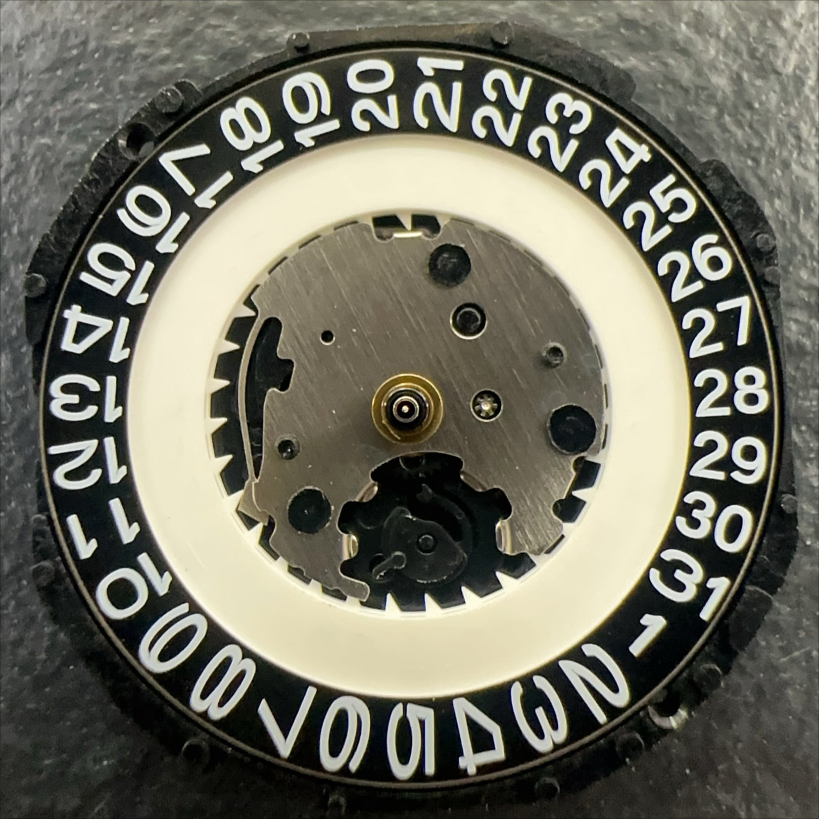 New Japan Made PC32A Quartz Movement Single Calendar Black Disk Date At 3 HCP2